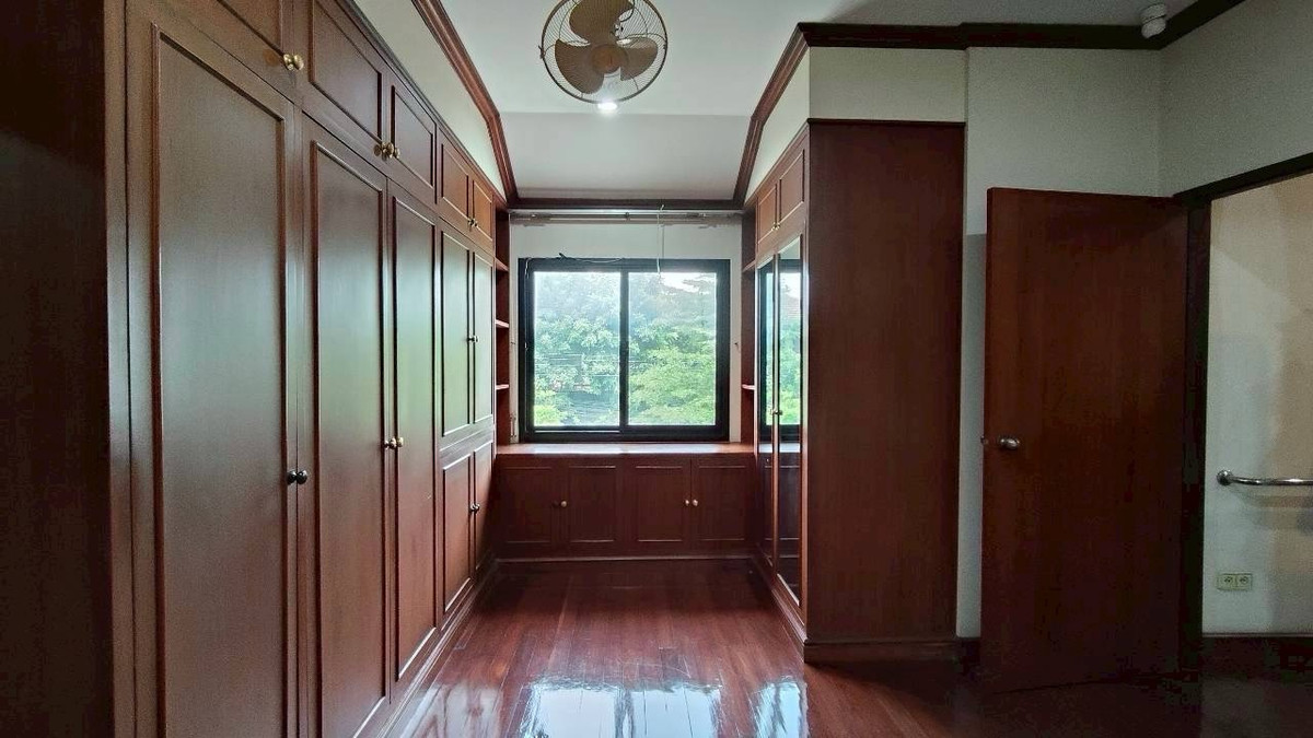 ให้เช่าบ้านพัฒนาการ ศรีนครินทร์ : 🏡 ให้เช่าบ้านเดี่ยวหลังใหญ่ – ซอยกรุงเทพกรีฑา 8เหมาะสำหรับพักอาศัยหรือทำ โฮมออฟฟิศบนพื้นที่ใหญ่ถึง 1 ไร่ พื้นที่ใช้สอยกว้างขวาง