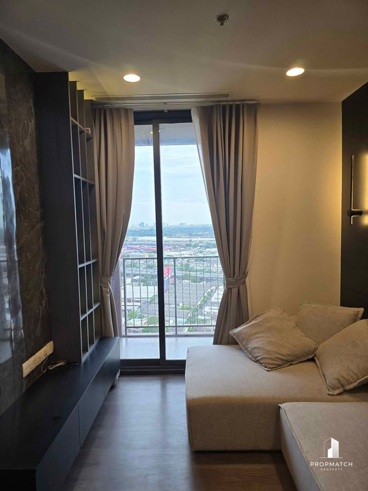 ขายคอนโดสุขุมวิท อโศก ทองหล่อ : ✨Flash Deal ✨ OKA HAUS Sukhumvit 36 ( 2Bed 2Bath 50SQM.) พร้อมอยู่ ! เพียง 7,490,000 บาท Tel.0981315848 @propmatch