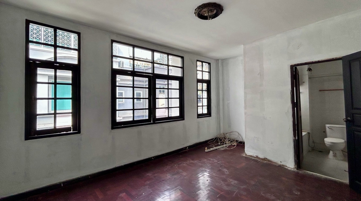 สำนักงานสุขุมวิท อโศก ทองหล่อ : 📢👇อาคารพาณิชย์ 3.5 ชั้น ทำเลใจกลางเมือง เหมาะสำหรับอยู่อาศัย ทำเป็นโฮมออฟฟิศ ปล่อยเช่า หรือปรับปรุงต่อได้ *ขายและเช่าตามสภาพ*กรณีเช่า: ไม่รับธุรกิจครัวร้อน ร้านกัญชา และร้านแอลกอฮอล์