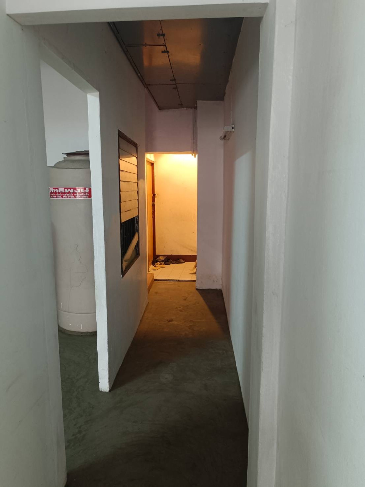 For RentShop HousePinklao, Charansanitwong : Space for rent in a shophouse on the 1st floor with MRT flashlight in front. Suitable for a convenience store/cafe.