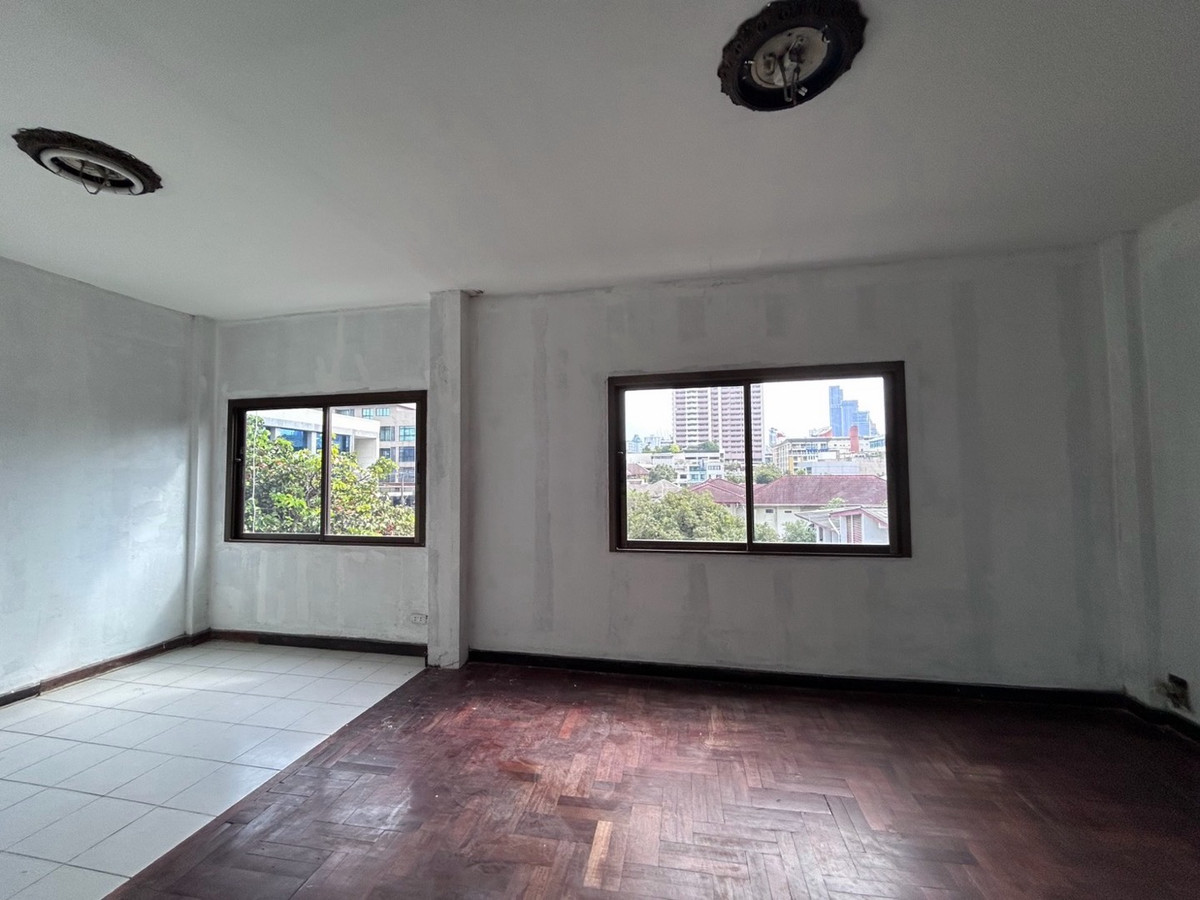 สำนักงานสุขุมวิท อโศก ทองหล่อ : 📢👇อาคารพาณิชย์ 3.5 ชั้น ทำเลใจกลางเมือง เหมาะสำหรับอยู่อาศัย ทำเป็นโฮมออฟฟิศ ปล่อยเช่า หรือปรับปรุงต่อได้ *ขายและเช่าตามสภาพ*กรณีเช่า: ไม่รับธุรกิจครัวร้อน ร้านกัญชา และร้านแอลกอฮอล์