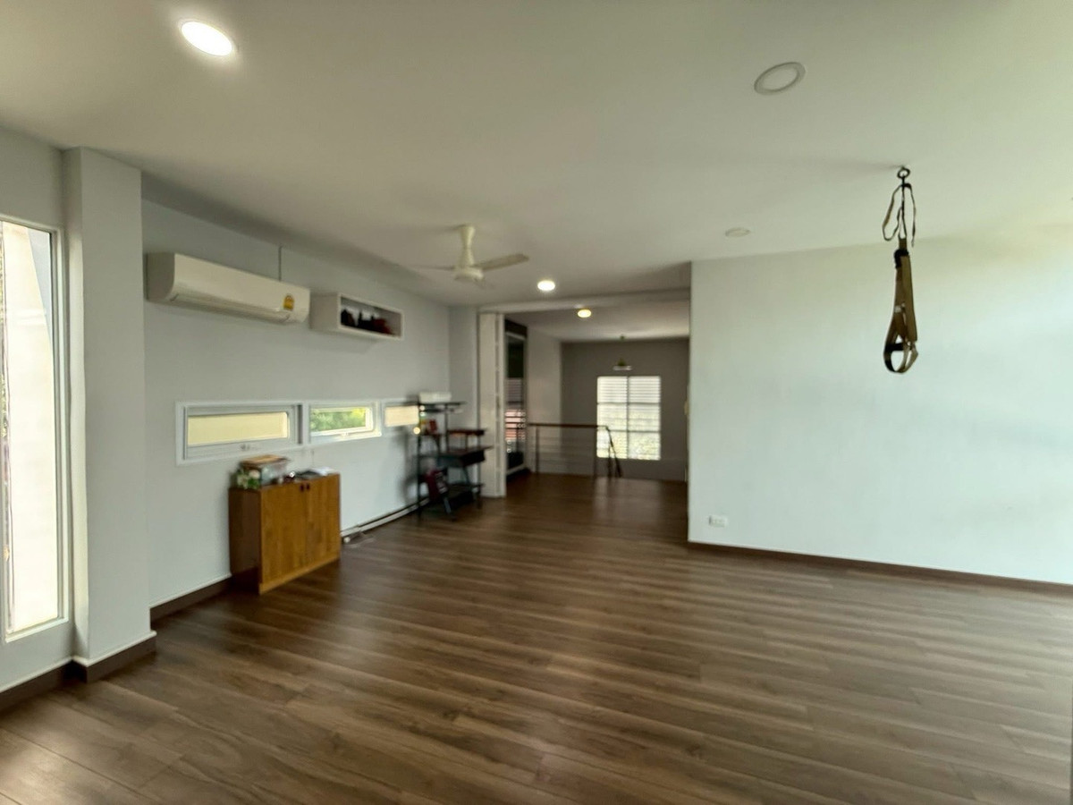 ขายบ้านลาดพร้าว เซ็นทรัลลาดพร้าว : 📢👇บ้านเดี่ยว ระเบียงขนาดใหญ่ การเดินทางเข้า-ออกสะดวก ทั้ง ถนนลาดพร้าว ถนนพหลโยธิน ถนนวิภาวดี-รังสิต ใกล้ทางด่วนพิเศษศรีรัช