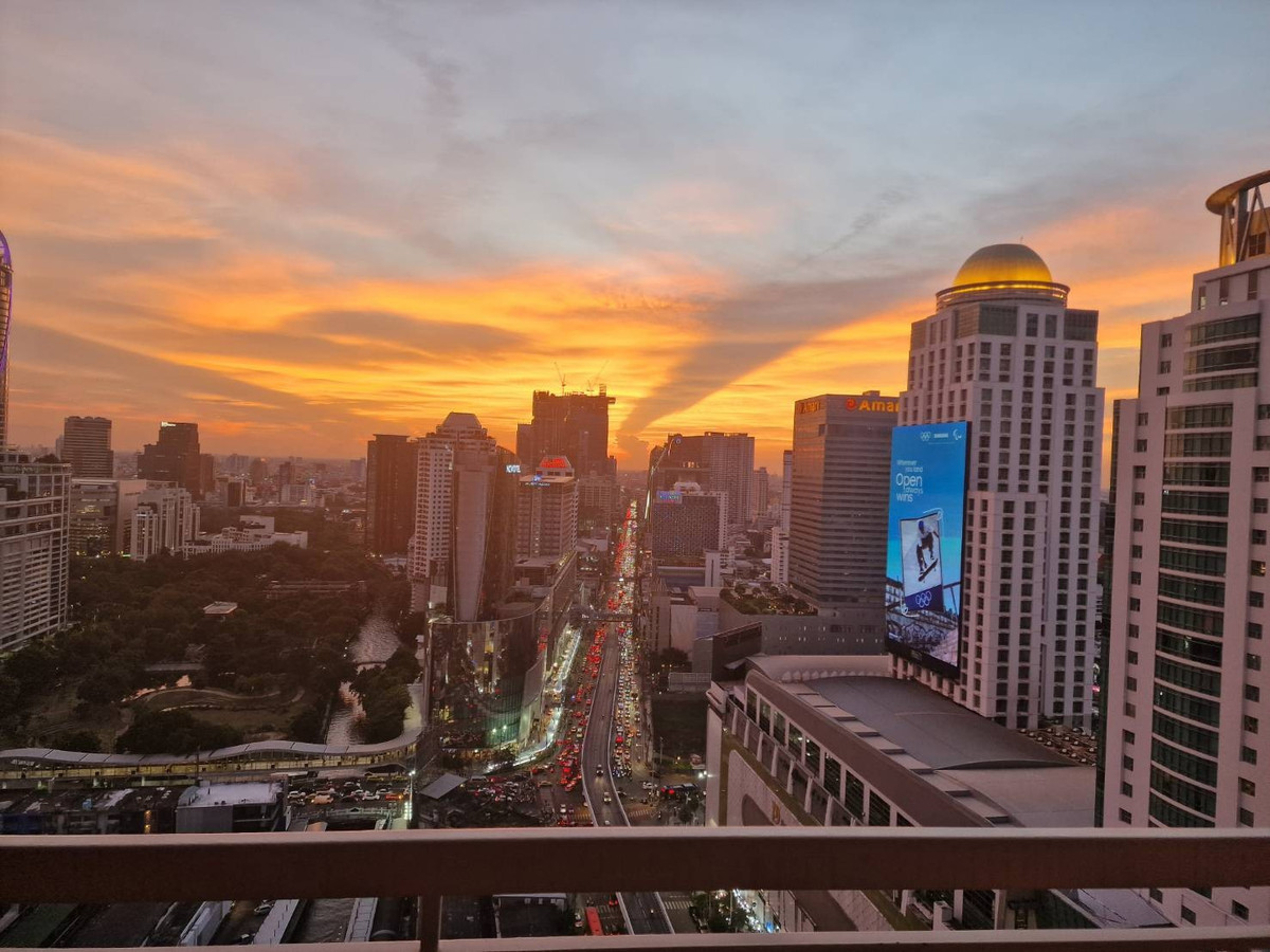 ขายคอนโดวิทยุ ชิดลม หลังสวน : Pet-Friendly 3-Bedroom Condo for Sale at Manhattan Chidlom