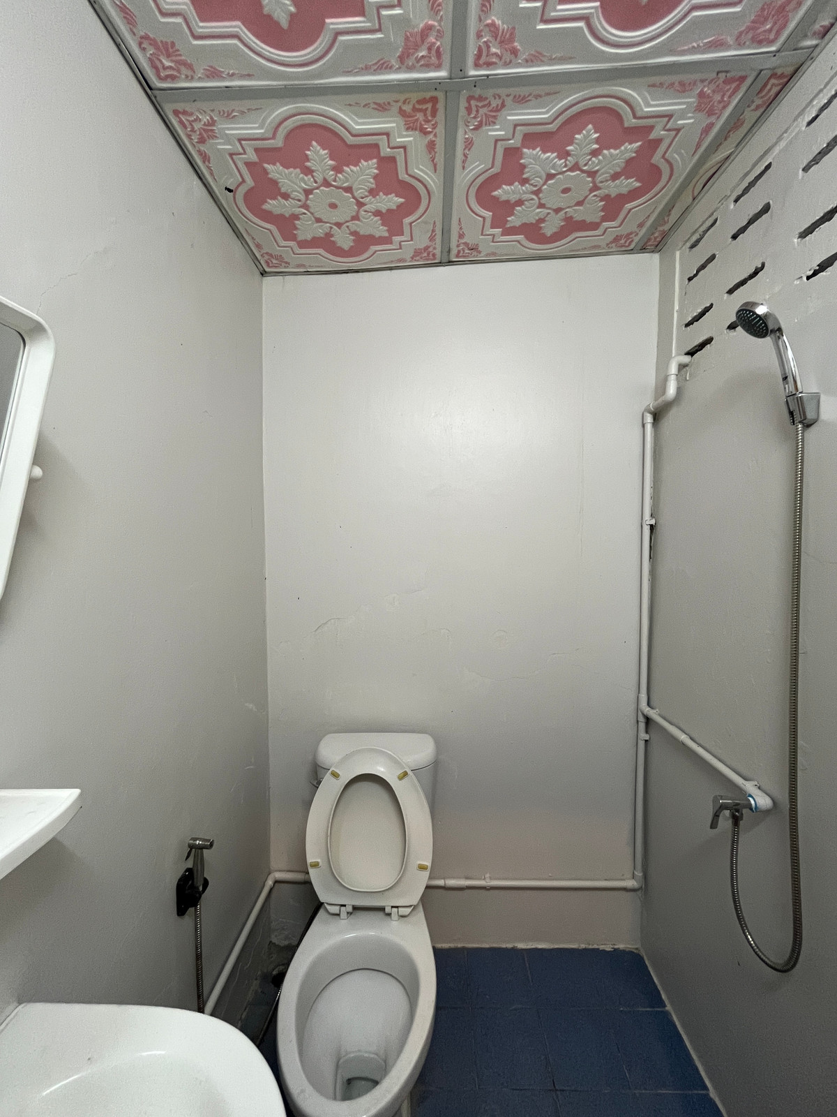 For RentShop HousePinklao, Charansanitwong : Space for rent in a shophouse on the 1st floor with MRT flashlight in front. Suitable for a convenience store/cafe.