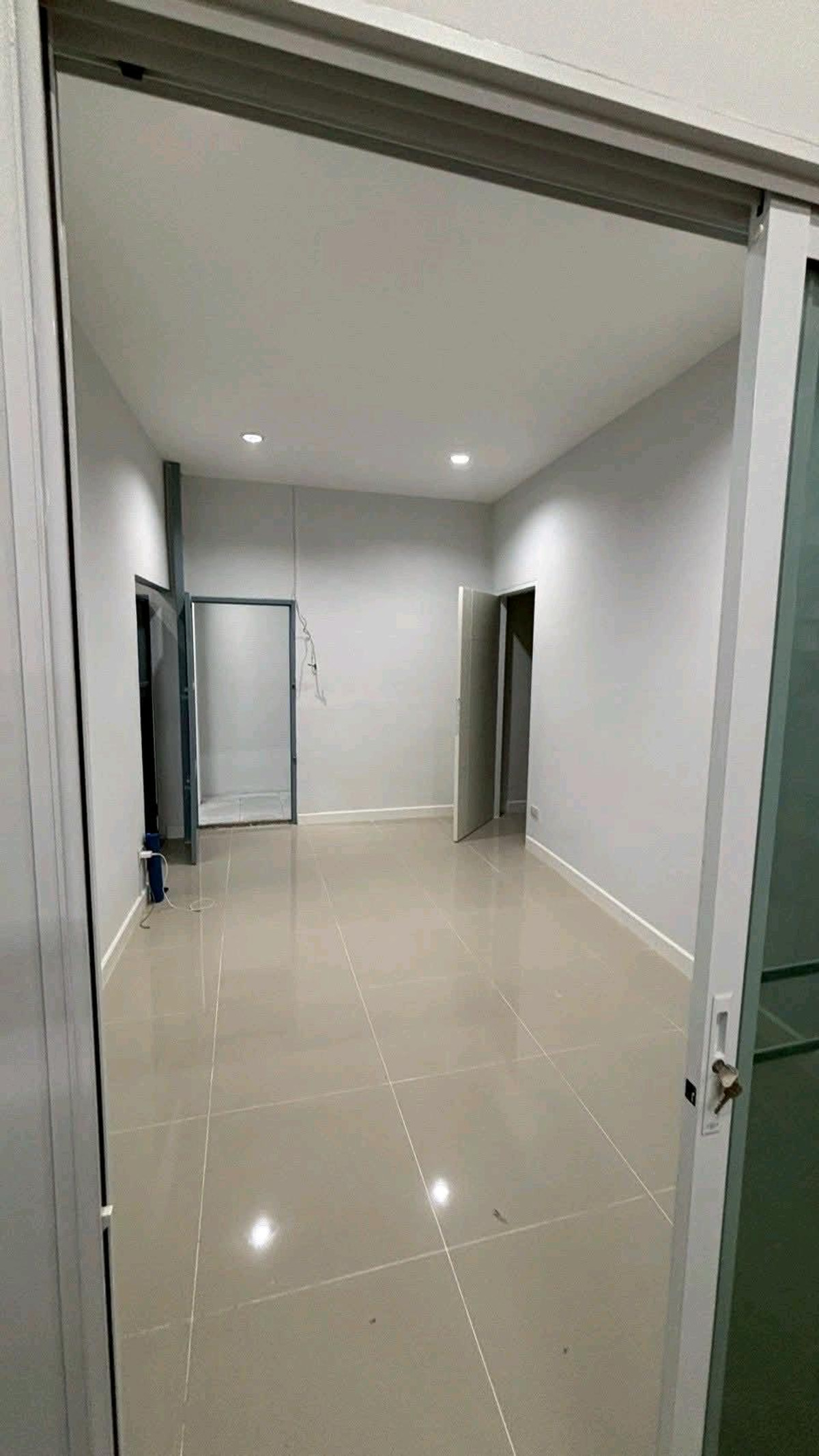 ให้เช่าโกดังวงเวียนใหญ่ เจริญนคร : 🏬 ให้เช่าโกดังพร้อมออฟฟิศ – ใกล้ ICONSIAM เพียง 2 กม.