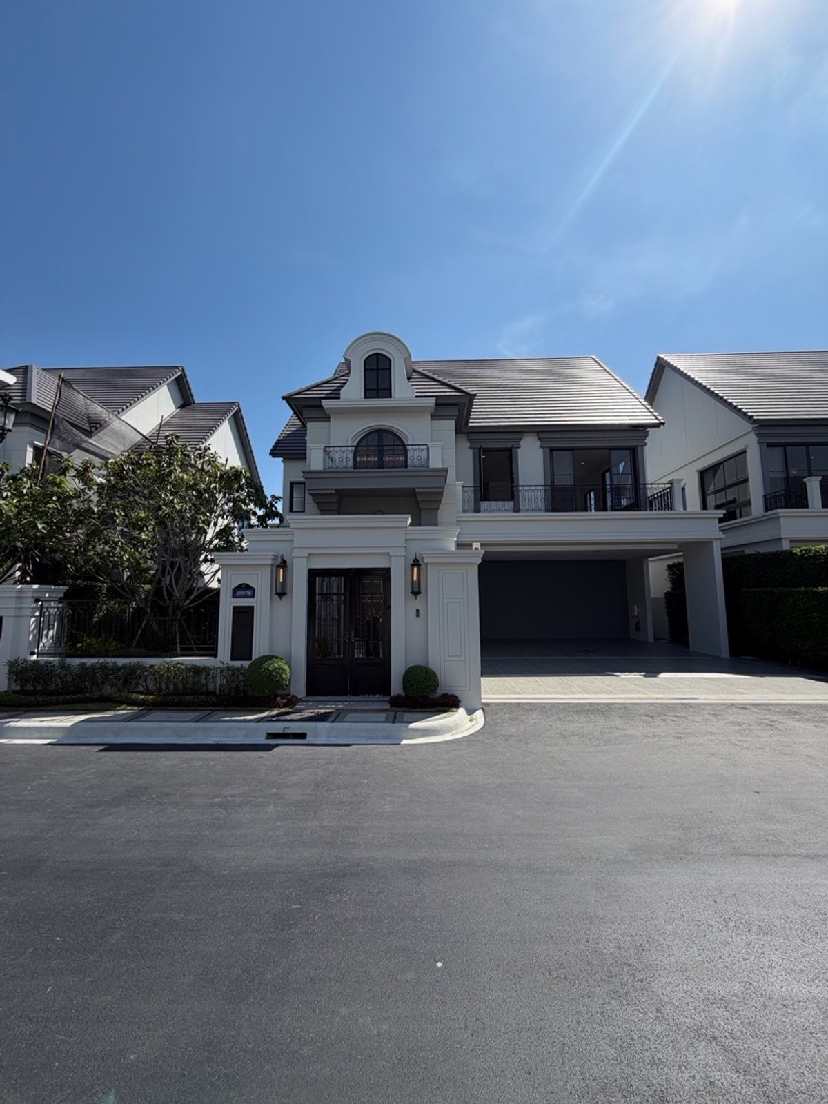 ขายบ้านเกษตรศาสตร์ รัชโยธิน : Narasiri Phahol-Watcharapol ที่ดิน 90 ตรว. พื้นที่ใช่สอย 378 ตรม. 