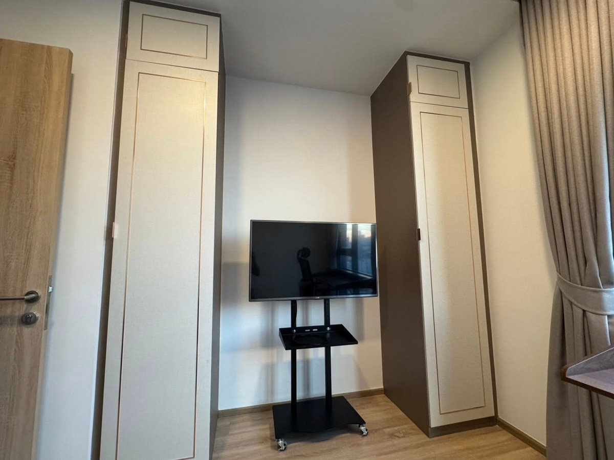 ขายคอนโดราชเทวี พญาไท : เจ้าของอยากขาย! อยู่เองไม่เคยปล่อยเช่าเลยค่ะ ห้องสภาพดีมาก ๆ พร้อมอยู่ ใหม่เอี่ยมมม เป็น 2 นอน 2 น้ำ และมี 1 ห้องเอนกประสงค์ ตึกมีที่ชาร์จ EV และส่วนกลางครบครัน ต้องห้ามพลาดเลยนะคะ สนใจติดต่อนางได้เลย 0876358339 