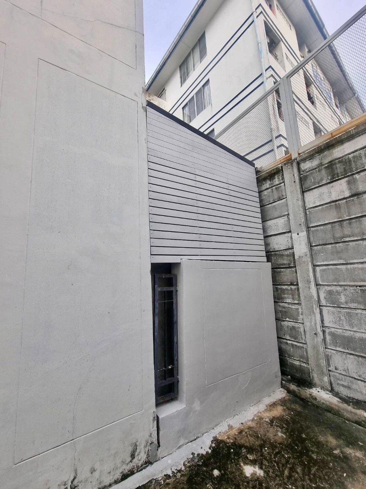 ขายทาวน์โฮมลาดพร้าว101 แฮปปี้แลนด์ : ขายด่วน ทาวน์โฮม 3 ชั้น หลังมุม Baan Klang Muang ลาดพร้าว 101 | ต่อเติมเต็มหลัง พร้อมอยู่ | ทำเลทองเชื่อมหลายเส้นทาง