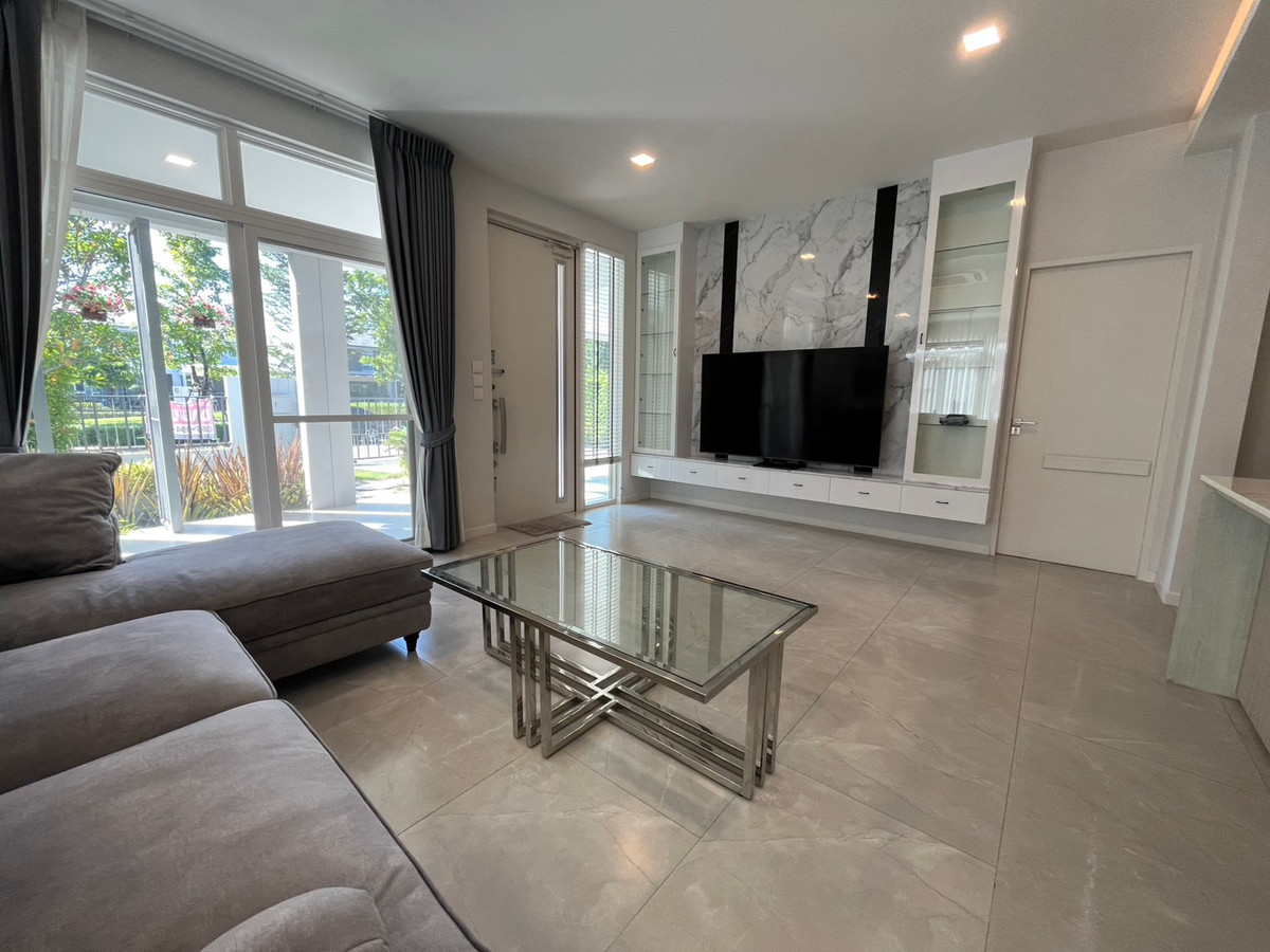 ขายบ้านลาดกระบัง สุวรรณภูมิ : SPECIAL DEAL 🏡 บ้านเดี่ยว Mantana 2 Motorway – New Krungthepkreetha 💰 ราคา 17,500,000 บาท – ราคาดีที่สุดในโครงการ 🏷 บ้านมือ 2 สภาพมือ 1 📐 ขนาดที่ดิน 111.8 ตร.ว. | พื้นที่ใช้สอย 286 ตร.ม. | แบบบ้าน Expandio ขนาดใหญ่ที่สุด