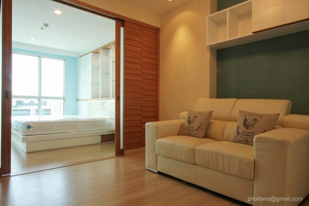 For RentCondoSathorn, Narathiwat : Condo for rent, Life at Sathorn 10, ready to move in, 1 bedroom, size 41 sq m., 26th floor, balcony facing south to receive the breeze. Unblocked view, BTS view and Sathorn Road view.