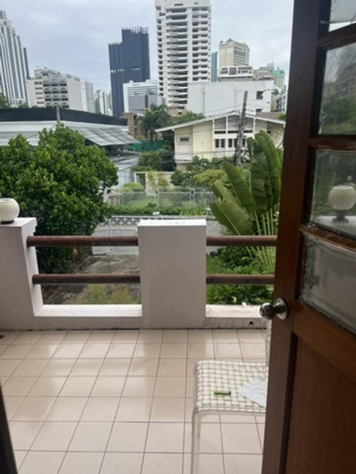 For RentHouseNana, North Nana,Sukhumvit13, Soi Nana : Urgent for rent, 2-storey luxury detached house, prime location, near Benjakitti Park, BTS Nana, ready to move in, newly renovated.
