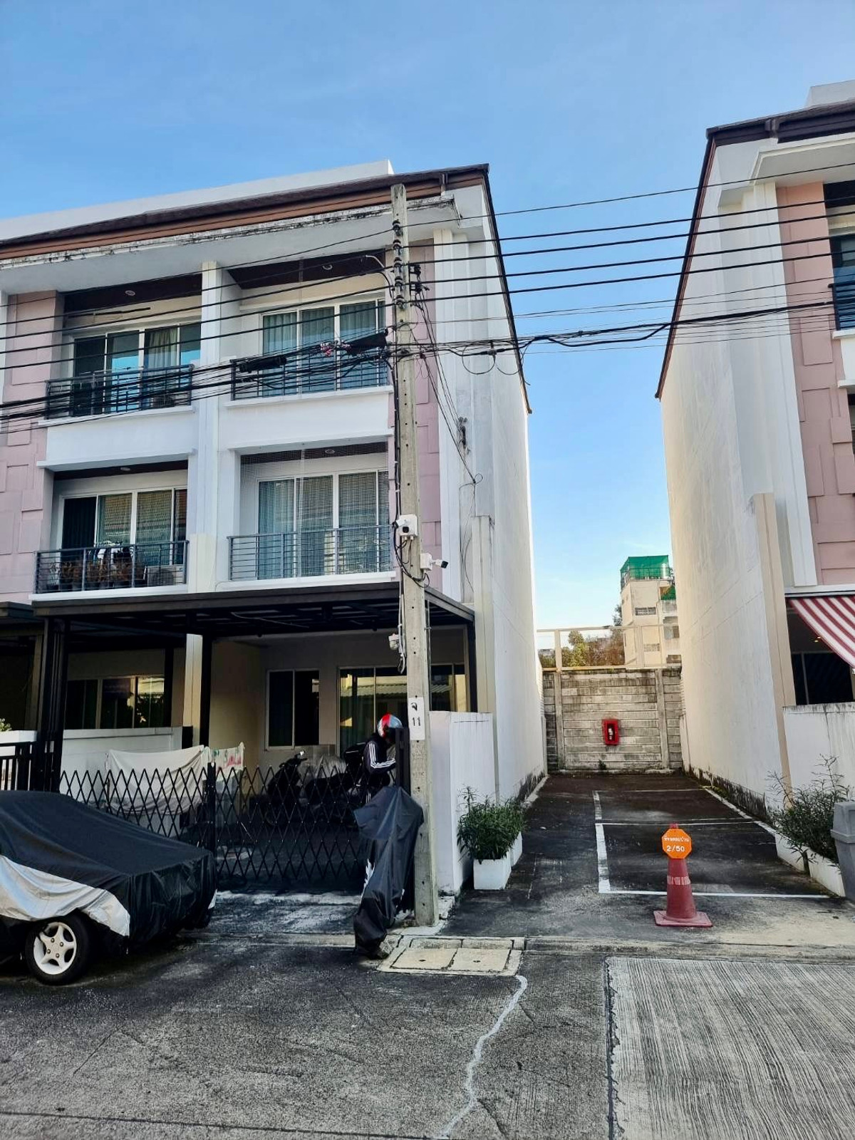 ขายทาวน์โฮมลาดพร้าว101 แฮปปี้แลนด์ : ขายด่วน ทาวน์โฮม 3 ชั้น หลังมุม Baan Klang Muang ลาดพร้าว 101 | ต่อเติมเต็มหลัง พร้อมอยู่ | ทำเลทองเชื่อมหลายเส้นทาง