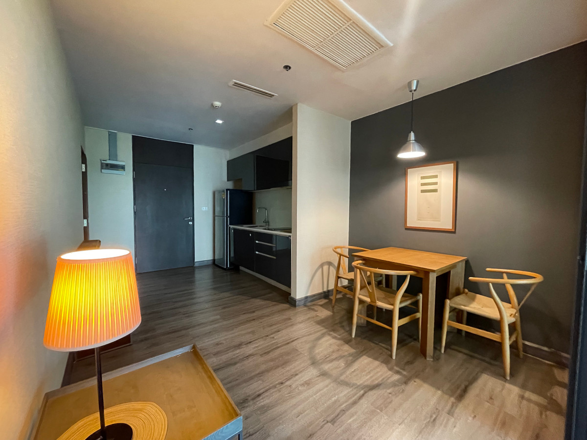 ให้เช่าคอนโดสุขุมวิท อโศก ทองหล่อ : หาได้ที่ไหนอีก.. คุ้มสุด ! 📍Noble Remix ติด BTS ทองหล่อ ไซส์ใหญ่ 48 ตร. เพียง 20,000 เท่านั้น 🔥 ถูกที่สุด มีสะพานเชื่อมคอนโดกับ BTS ในราคานี้ รีบนัดชม 📱081-152-6154 Agent