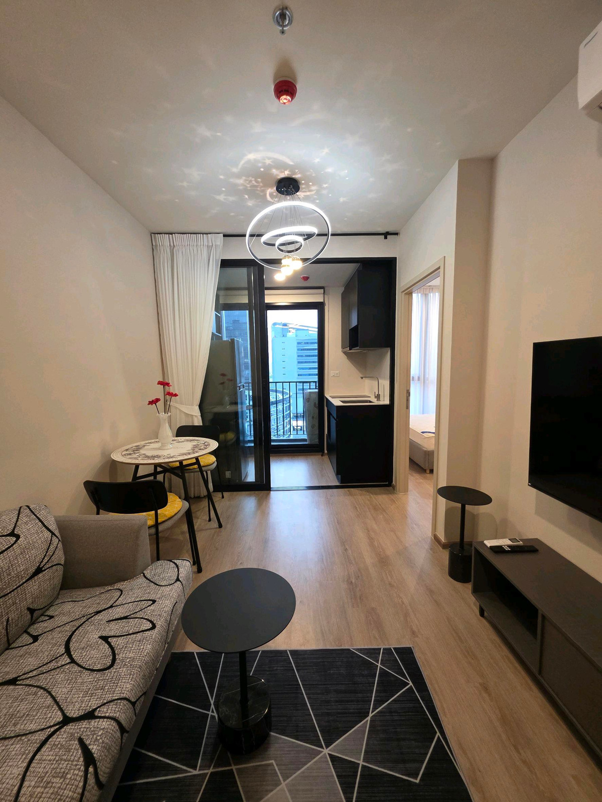 ให้เช่าคอนโดพระราม 9 เพชรบุรีตัดใหม่ RCA : NUE District R9 1 ห้องนอน ให้เช่า!