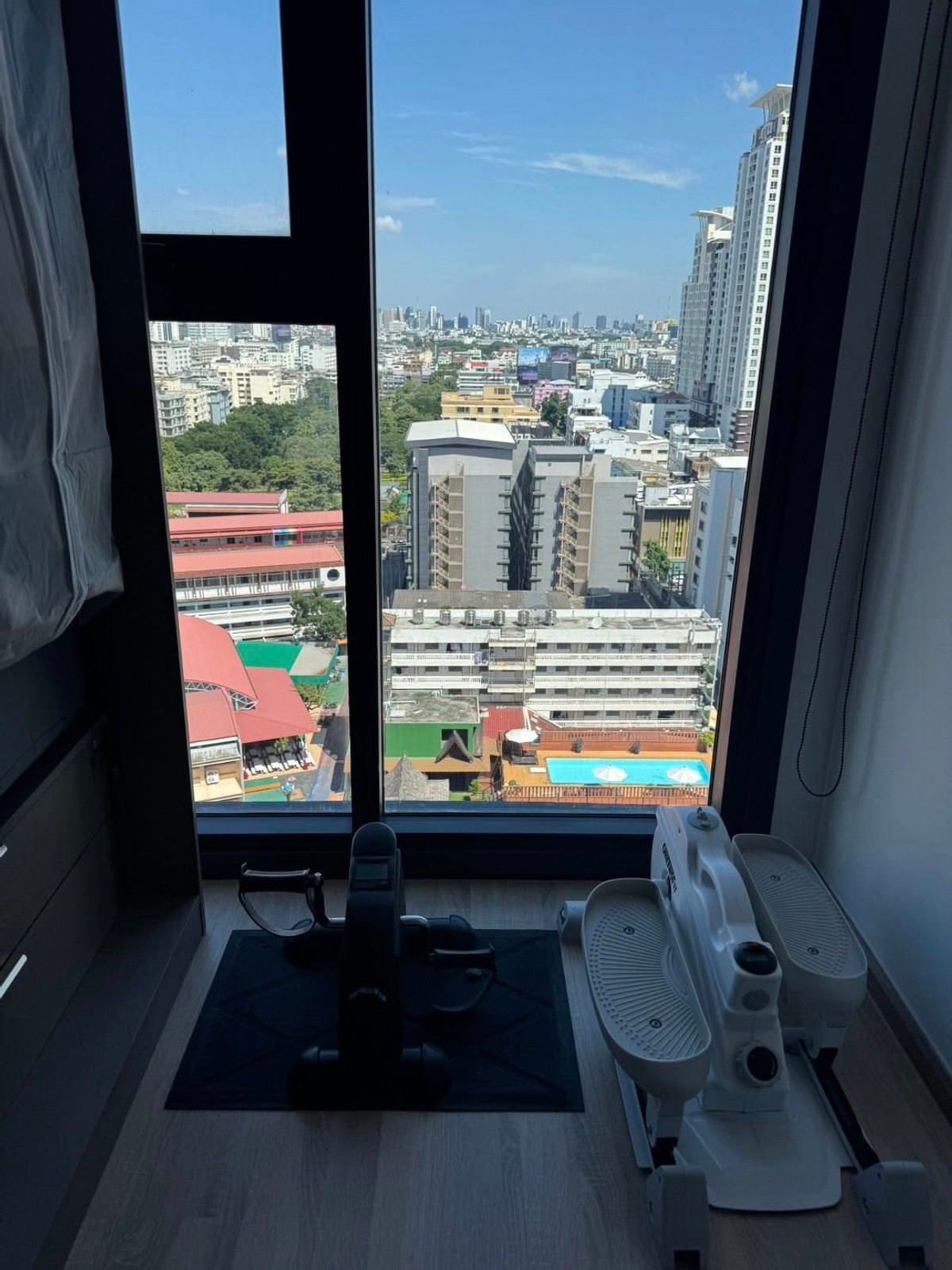 ขายคอนโดราชเทวี พญาไท : เจ้าของอยากขาย! อยู่เองไม่เคยปล่อยเช่าเลยค่ะ ห้องสภาพดีมาก ๆ พร้อมอยู่ ใหม่เอี่ยมมม เป็น 2 นอน 2 น้ำ และมี 1 ห้องเอนกประสงค์ ตึกมีที่ชาร์จ EV และส่วนกลางครบครัน ต้องห้ามพลาดเลยนะคะ สนใจติดต่อนางได้เลย 0876358339 