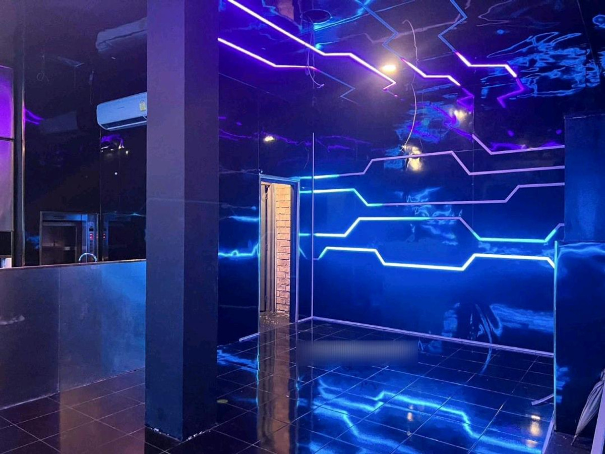 เซ้งอาคารพาณิชย์สีลม ศาลาแดง บางรัก : ประกาศเซ้งกิจการ KTV – ตึกแถว 2 คูหา 3 ชั้น ทำเลซอยธนิยะ สีลม