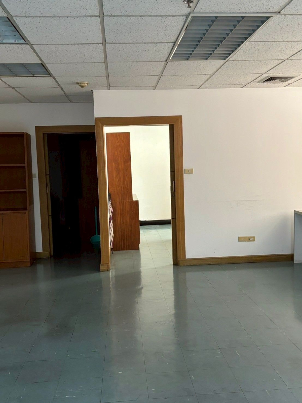 ขายสำนักงานพระราม 9 เพชรบุรีตัดใหม่ RCA : ขาย อาคารสำนักงาน อาคารว่องวานิช พระราม 9 รัชดา เนื้อที่ 189.15 ตาราเมตร ชั้น 22 