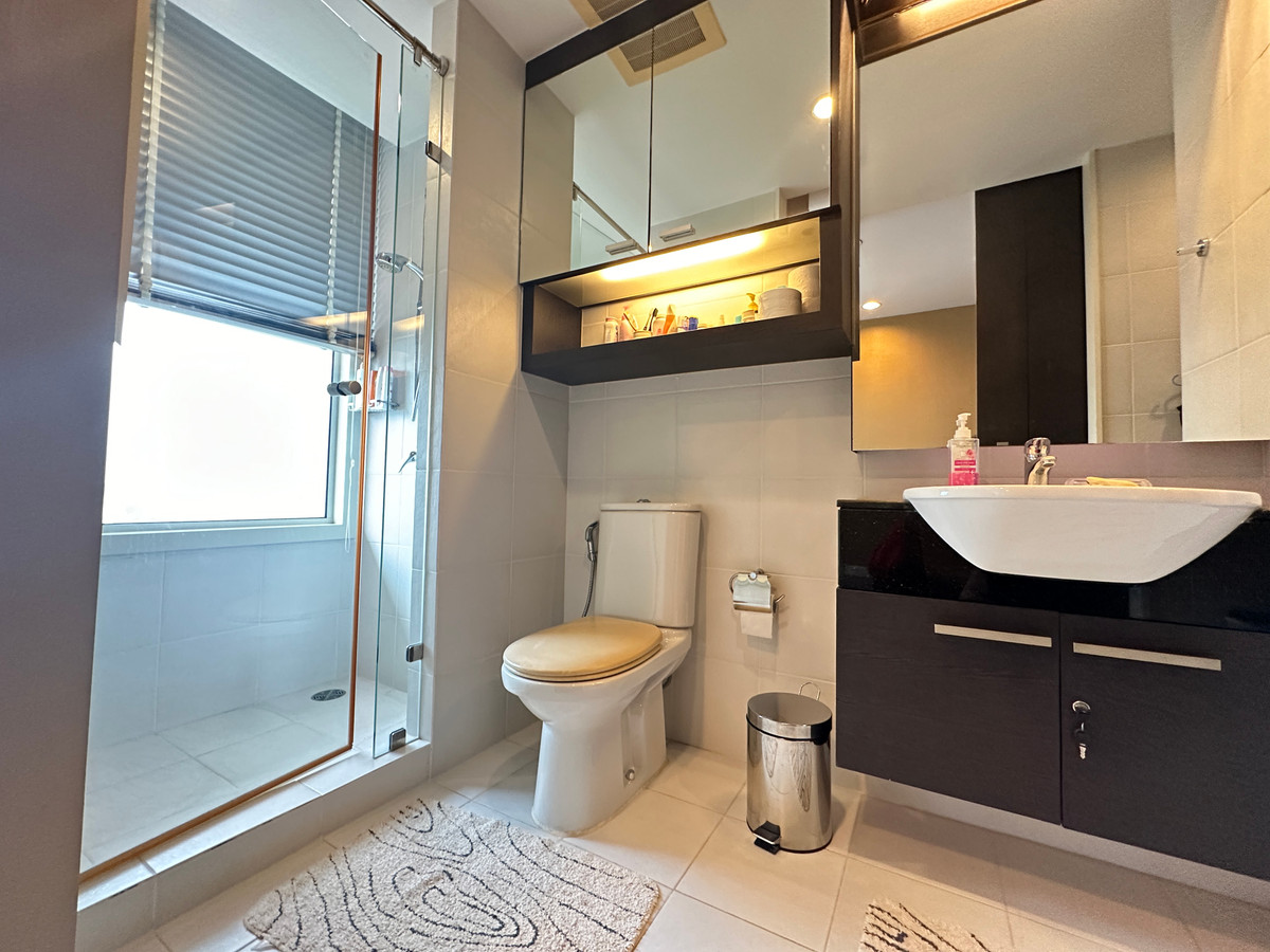 ขายคอนโดวิทยุ ชิดลม หลังสวน : Pet-Friendly 3-Bedroom Condo for Sale at Manhattan Chidlom