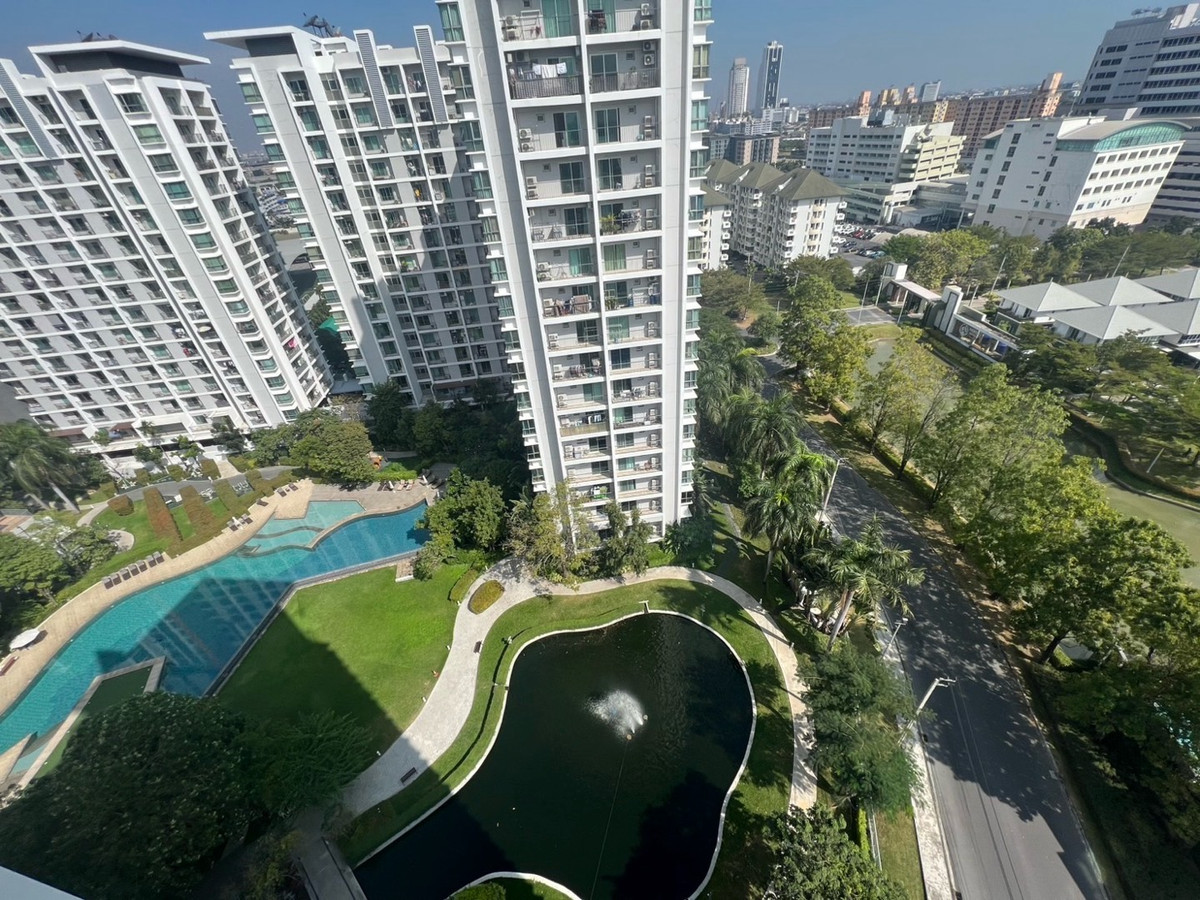 For RentCondoPattanakan, Srinakarin : 🌱 For rent The Parkland Srinakarin (The Parkland Srinakarin)  🛏️ 2 bedrooms 🛁 2 bathrooms 🛋️ 1 living room, size 66 sq m., 14th floor, Building A ⛲️ Pool view ✨ Price 18,000 baht ✨
