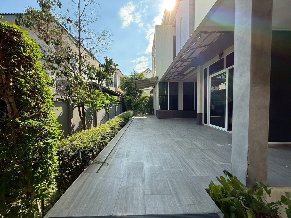 ขายบ้านลาดพร้าว เซ็นทรัลลาดพร้าว : 📢👇บ้านเดี่ยว ระเบียงขนาดใหญ่ การเดินทางเข้า-ออกสะดวก ทั้ง ถนนลาดพร้าว ถนนพหลโยธิน ถนนวิภาวดี-รังสิต ใกล้ทางด่วนพิเศษศรีรัช