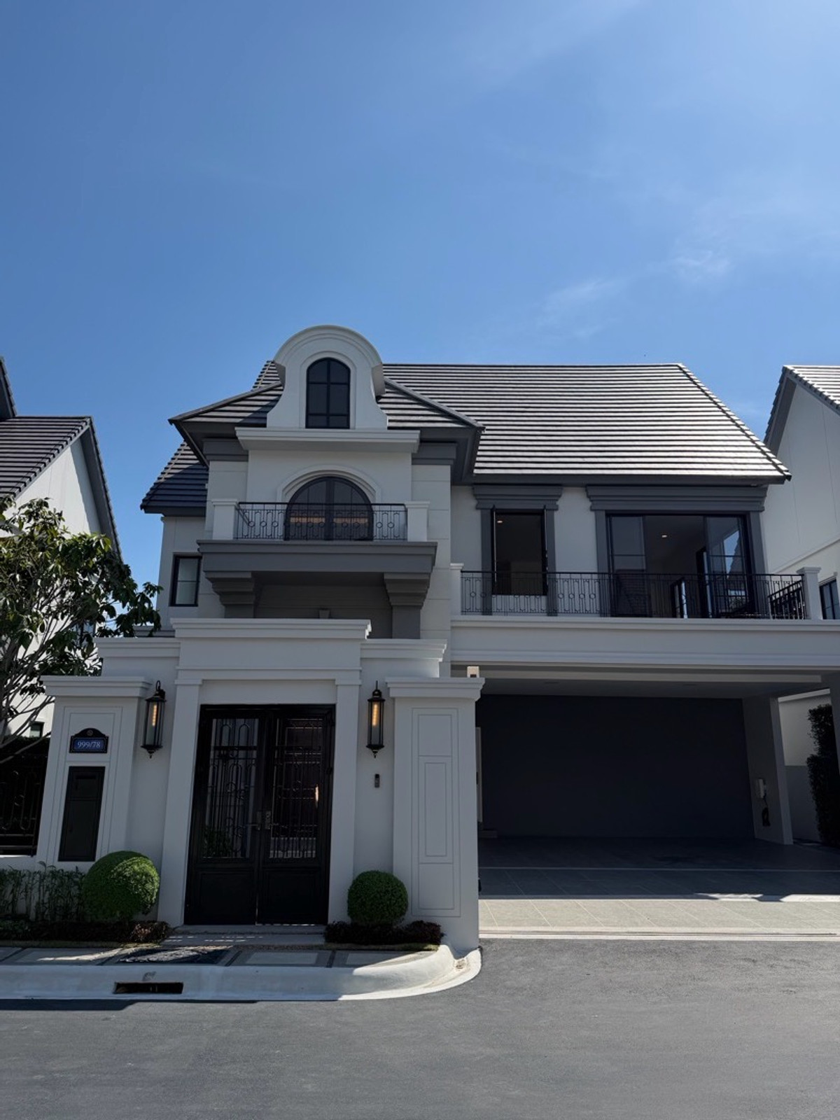 ขายบ้านเกษตรศาสตร์ รัชโยธิน : Narasiri Phahol-Watcharapol ที่ดิน 90 ตรว. พื้นที่ใช่สอย 378 ตรม. 