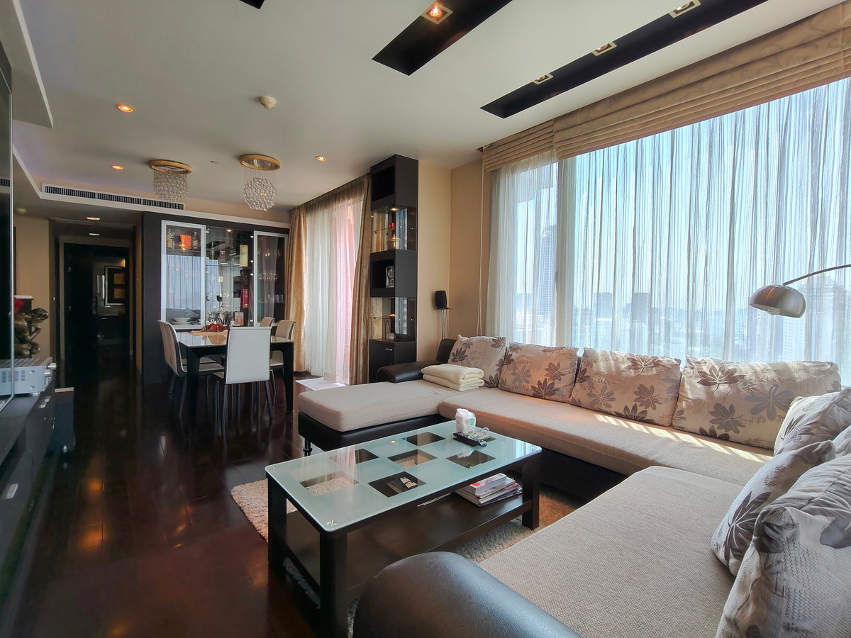 For SaleCondoWitthayu, Chidlom, Langsuan, Ploenchit : Pet-Friendly 3-Bedroom Condo for Sale at Manhattan Chidlom