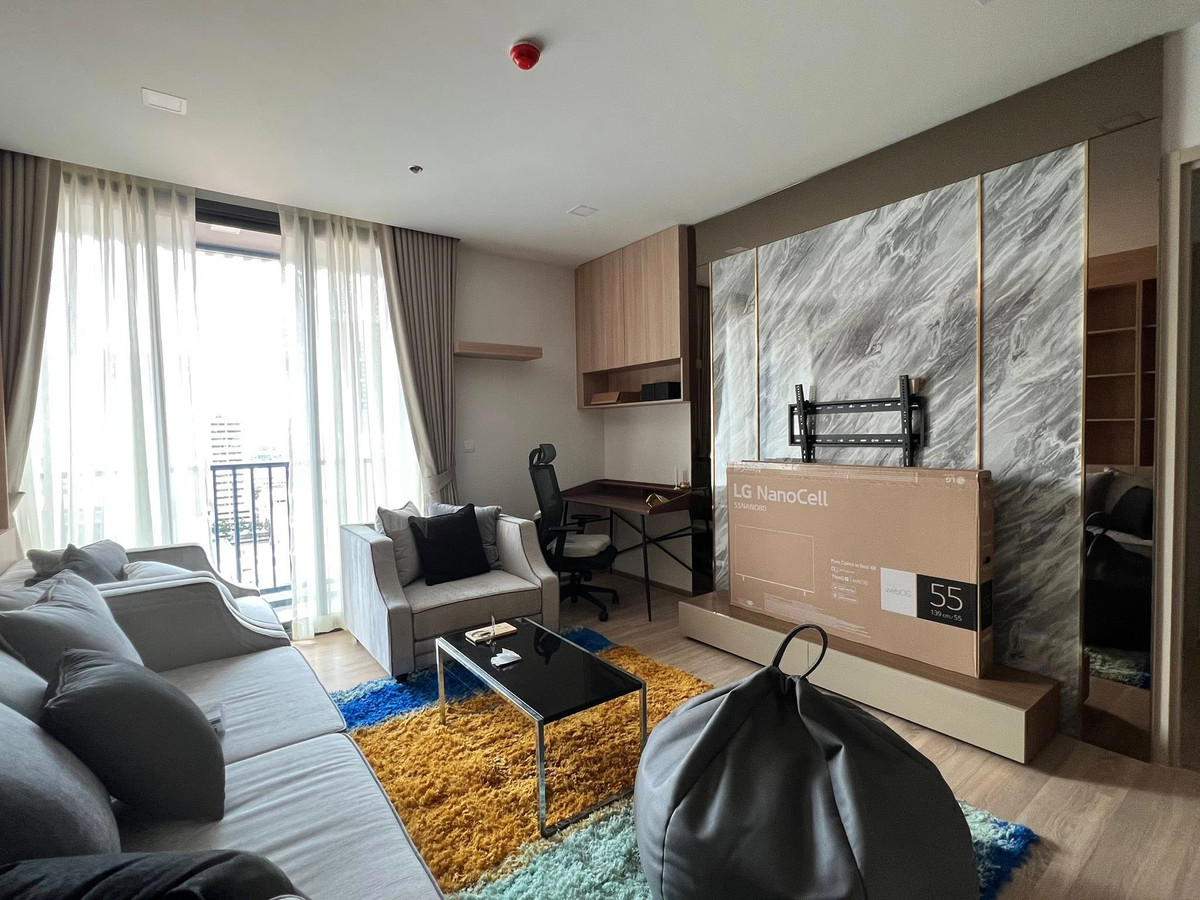 For SaleCondoRatchathewi,Phayathai : The owner wants to sell! I live in it myself and have never rented it out. The room is in very good condition, ready to move in, brand new, 2 bedrooms, 2 bathrooms and 1 multi-purpose room. The building has EV chargers and a complete common area. You must