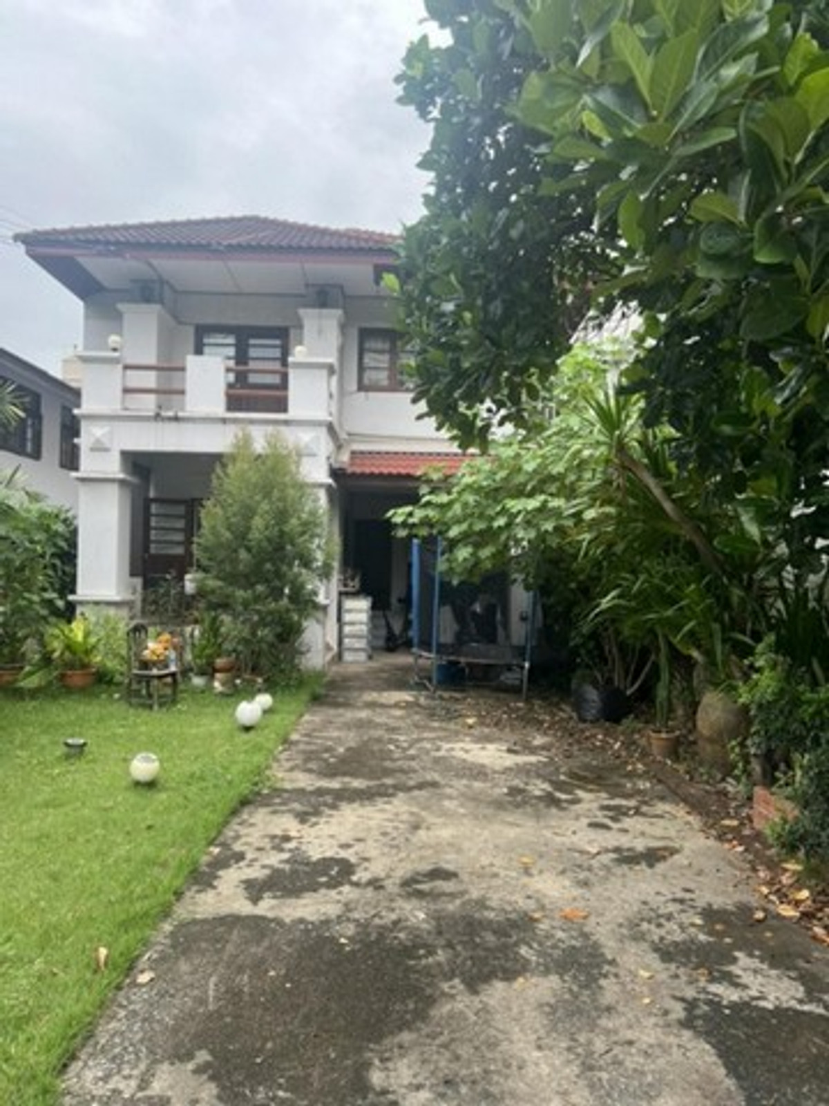 For RentHouseNana, North Nana,Sukhumvit13, Soi Nana : Urgent for rent, 2-storey luxury detached house, prime location, near Benjakitti Park, BTS Nana, ready to move in, newly renovated.
