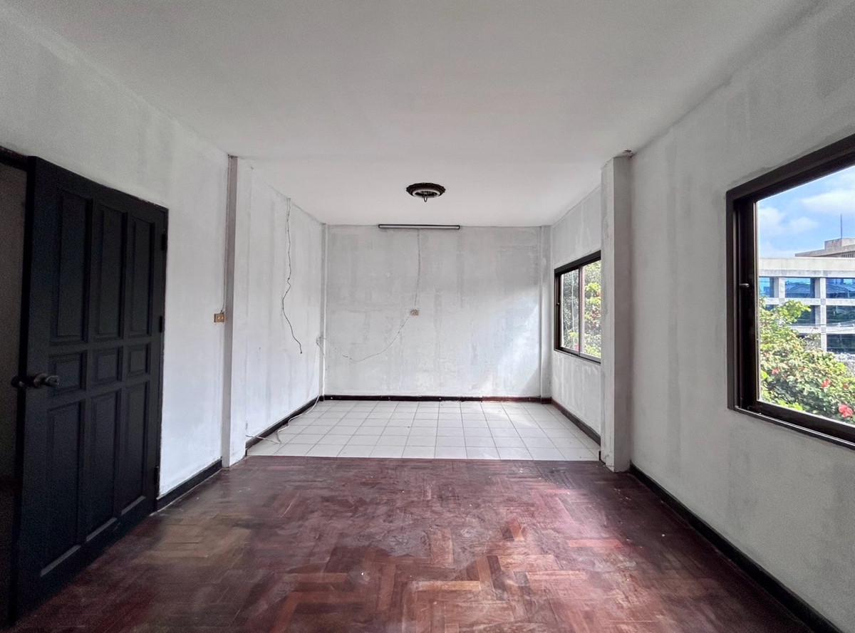 สำนักงานสุขุมวิท อโศก ทองหล่อ : 📢👇อาคารพาณิชย์ 3.5 ชั้น ทำเลใจกลางเมือง เหมาะสำหรับอยู่อาศัย ทำเป็นโฮมออฟฟิศ ปล่อยเช่า หรือปรับปรุงต่อได้ *ขายและเช่าตามสภาพ*กรณีเช่า: ไม่รับธุรกิจครัวร้อน ร้านกัญชา และร้านแอลกอฮอล์