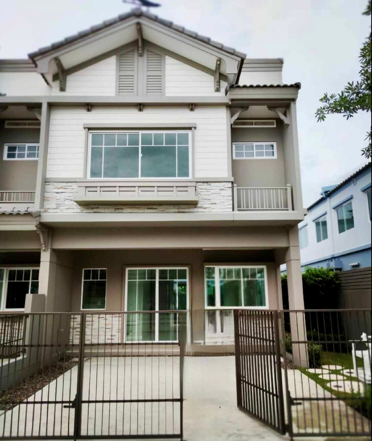 For SaleTownhomeNonthaburi, Bang Yai, Bangbuathong : For Sale: Premium 2-Storey Townhome at Indy Westgate | Fully Built-in Interior | Move-in Ready | Near MRT Khlong Bang Phai