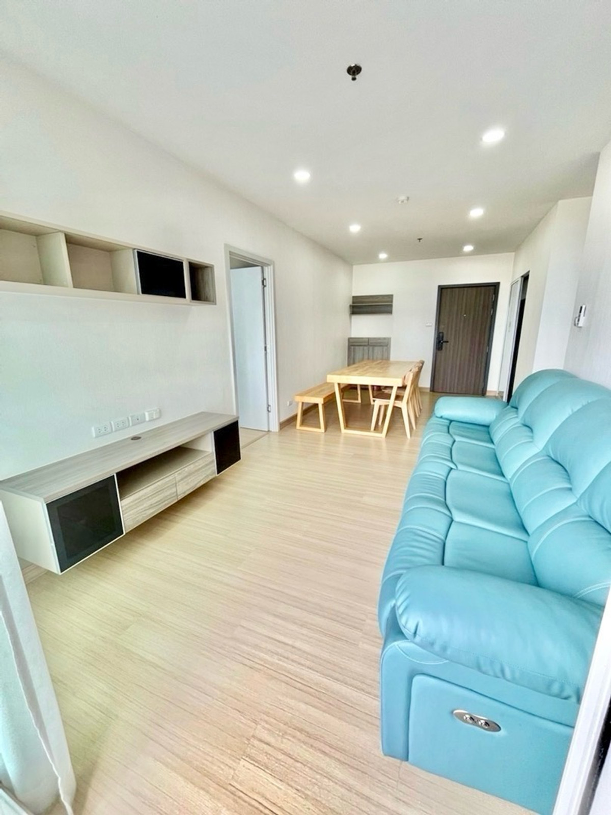 ขายคอนโดรามคำแหง หัวหมาก : 🌟ขายคอนโด Supalai Veranda Ramkhamhaeng
(ศุภาลัย เวอเรนด้า รามคำแหง)
คอนโด 2 ห้องนอน 2 ห้องน้ำ — ราคาดีมาก!
เหมาะทั้งอยู่เองและปล่อยเช่า ทำเลติดถนนใหญ่ เดินทางง่าย🌟