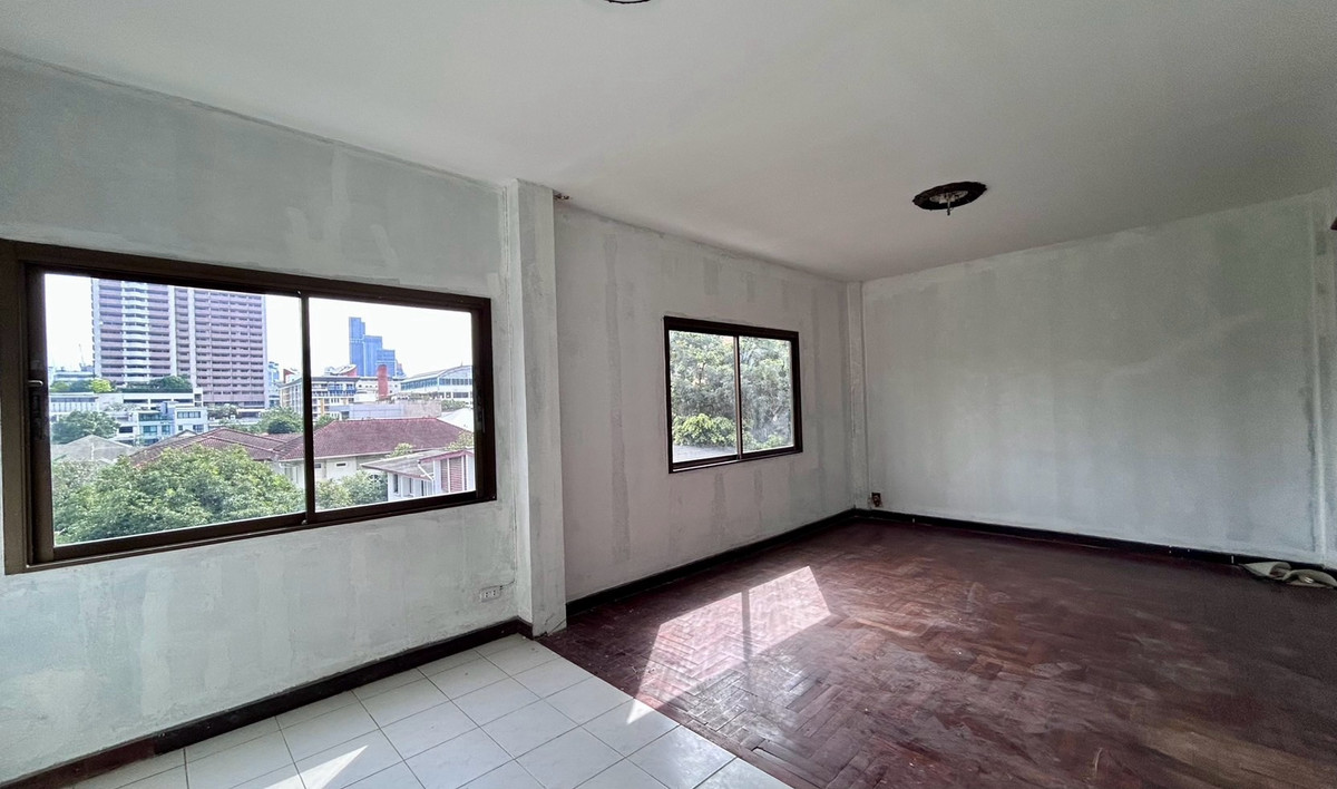 สำนักงานสุขุมวิท อโศก ทองหล่อ : 📢👇อาคารพาณิชย์ 3.5 ชั้น ทำเลใจกลางเมือง เหมาะสำหรับอยู่อาศัย ทำเป็นโฮมออฟฟิศ ปล่อยเช่า หรือปรับปรุงต่อได้ *ขายและเช่าตามสภาพ*กรณีเช่า: ไม่รับธุรกิจครัวร้อน ร้านกัญชา และร้านแอลกอฮอล์