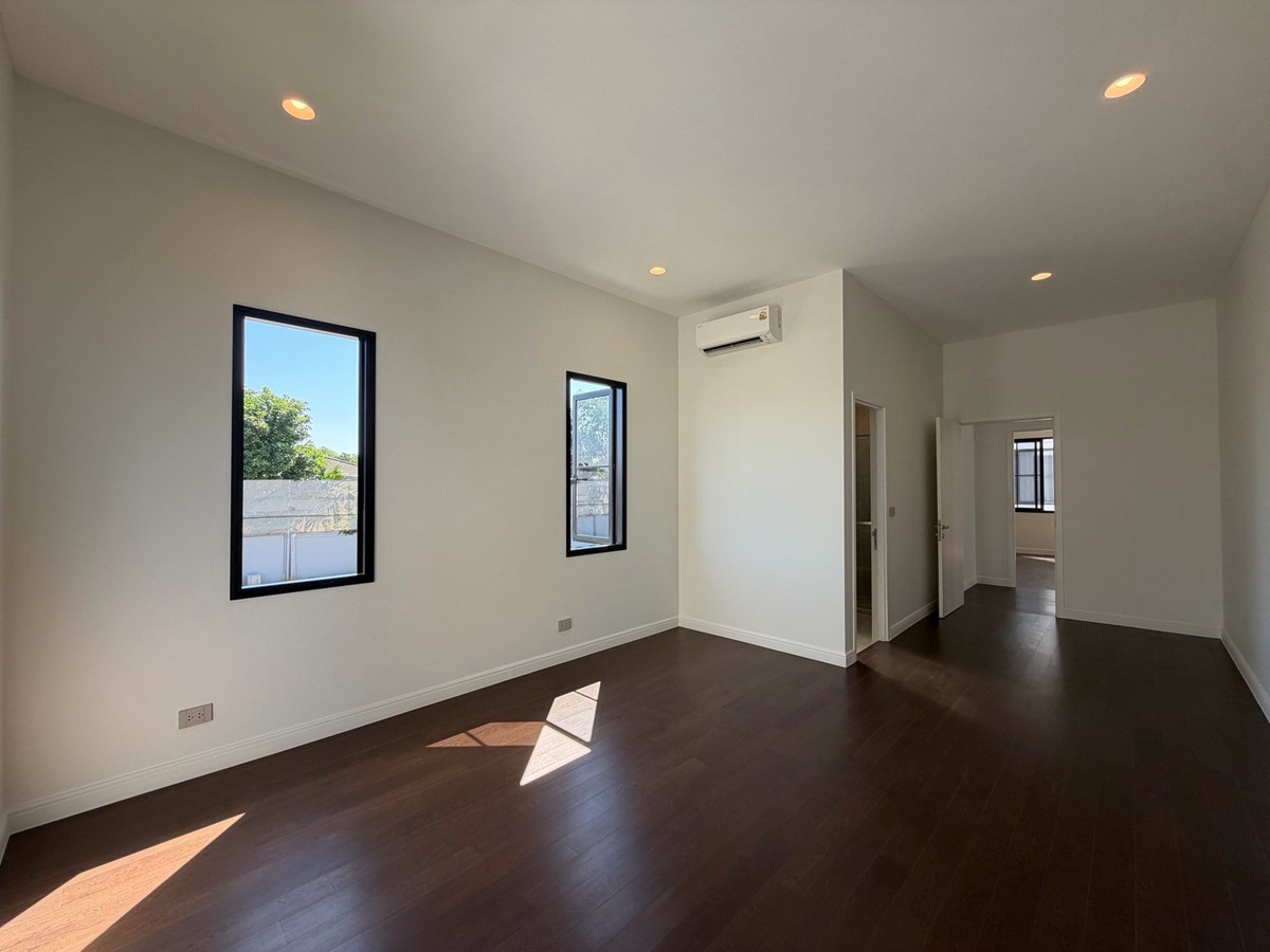 ขายบ้านเกษตรศาสตร์ รัชโยธิน : Narasiri Phahol-Watcharapol ที่ดิน 90 ตรว. พื้นที่ใช่สอย 378 ตรม. 