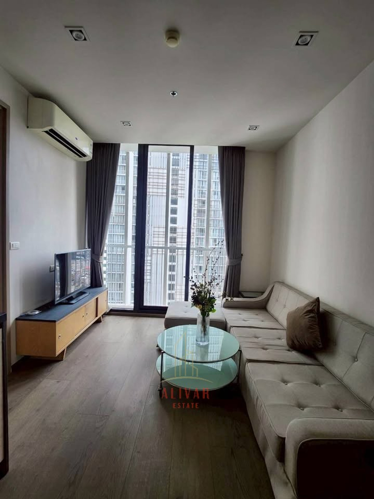 For RentCondoSukhumvit, Asoke, Thonglor : RC117725 Condo 2 Bedrooms for rent at Park Origin Phrom Phong.