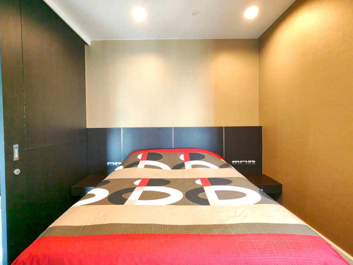 ขายคอนโดวิทยุ ชิดลม หลังสวน : Pet-Friendly 3-Bedroom Condo for Sale at Manhattan Chidlom