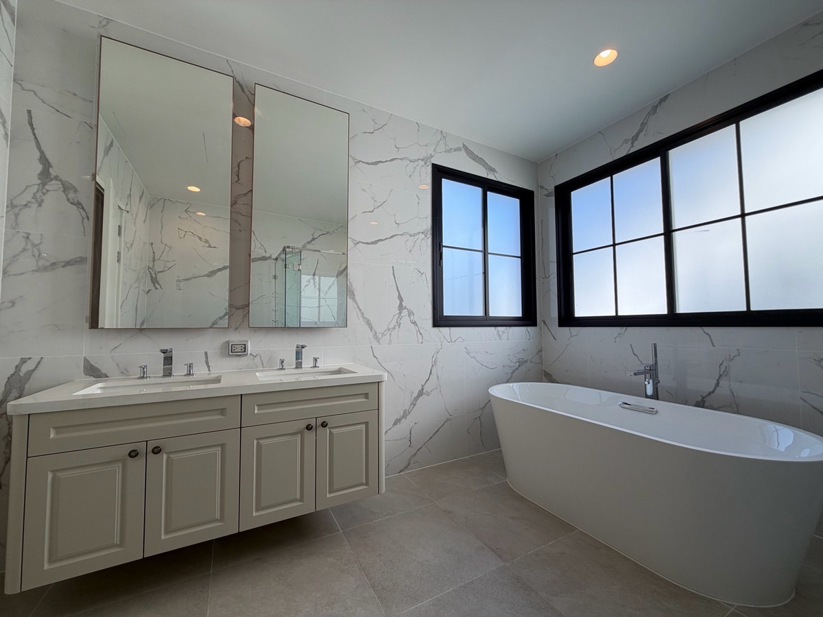 ขายบ้านเกษตรศาสตร์ รัชโยธิน : Narasiri Phahol-Watcharapol ที่ดิน 90 ตรว. พื้นที่ใช่สอย 378 ตรม. 