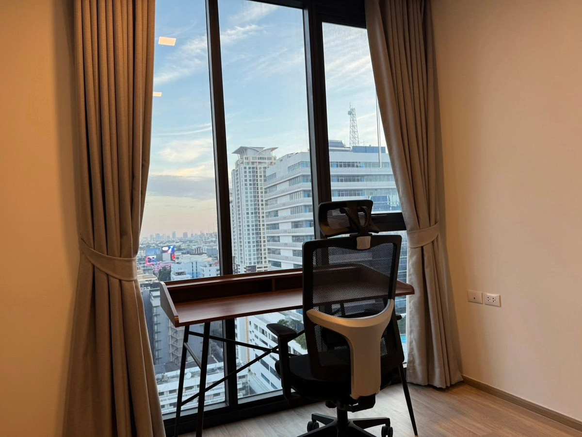 ขายคอนโดราชเทวี พญาไท : เจ้าของอยากขาย! อยู่เองไม่เคยปล่อยเช่าเลยค่ะ ห้องสภาพดีมาก ๆ พร้อมอยู่ ใหม่เอี่ยมมม เป็น 2 นอน 2 น้ำ และมี 1 ห้องเอนกประสงค์ ตึกมีที่ชาร์จ EV และส่วนกลางครบครัน ต้องห้ามพลาดเลยนะคะ สนใจติดต่อนางได้เลย 0876358339 