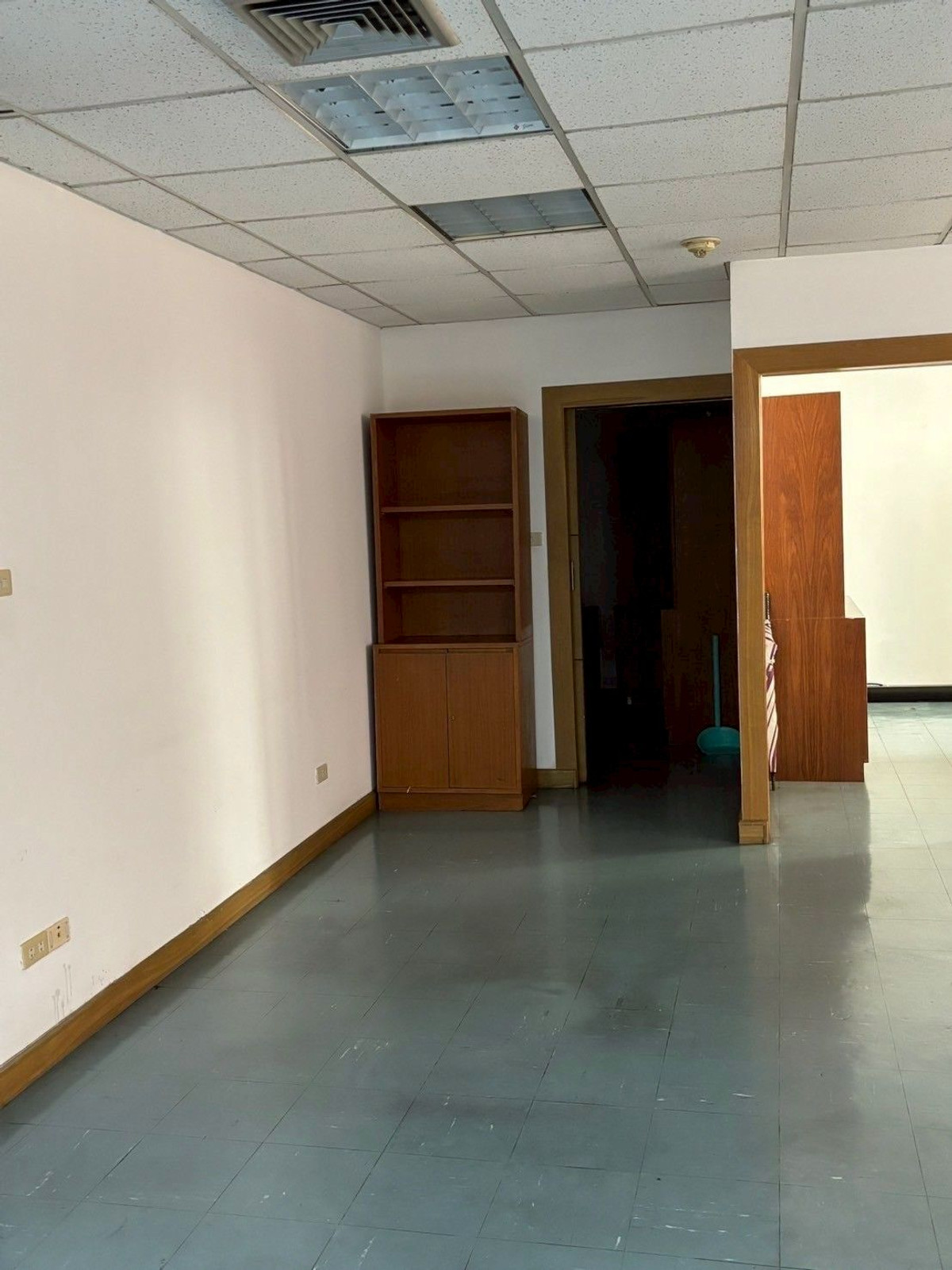 ขายสำนักงานพระราม 9 เพชรบุรีตัดใหม่ RCA : ขาย อาคารสำนักงาน อาคารว่องวานิช พระราม 9 รัชดา เนื้อที่ 189.15 ตาราเมตร ชั้น 22 