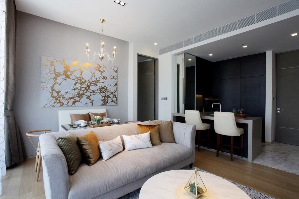 For RentCondoSilom, Saladaeng, Bangrak : Luxury 1-Bedroom Condo for Rent at Saladaeng One, Prime Location