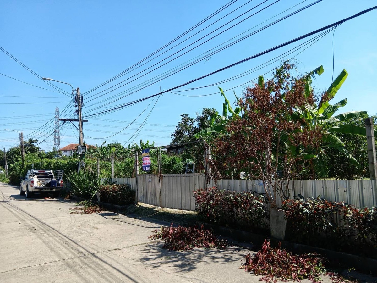For SaleLandChaengwatana, Muangthong : Land for sale in the middle of the city, very good location, orange layout.