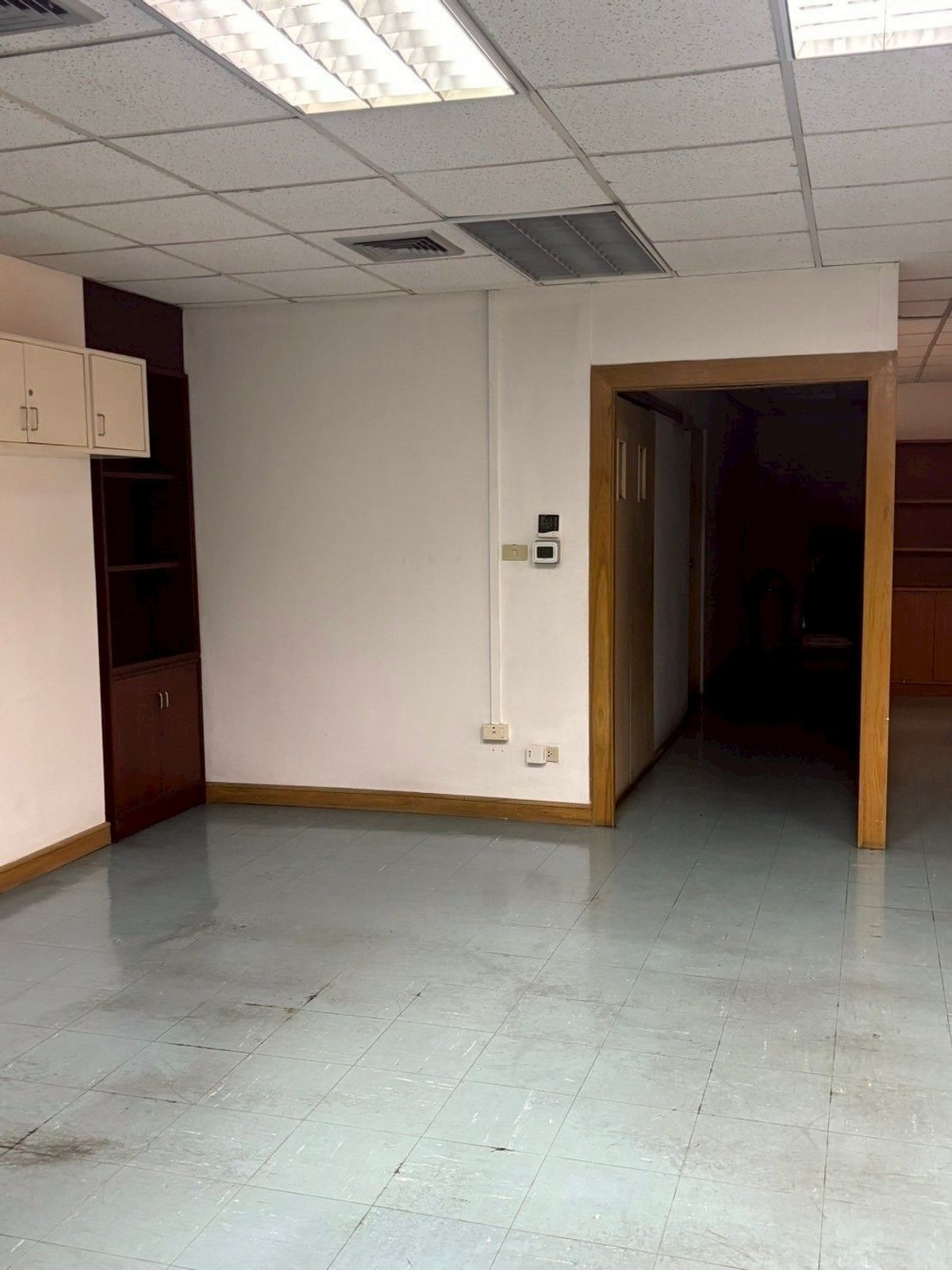 ขายสำนักงานพระราม 9 เพชรบุรีตัดใหม่ RCA : ขาย อาคารสำนักงาน อาคารว่องวานิช พระราม 9 รัชดา เนื้อที่ 189.15 ตาราเมตร ชั้น 22 