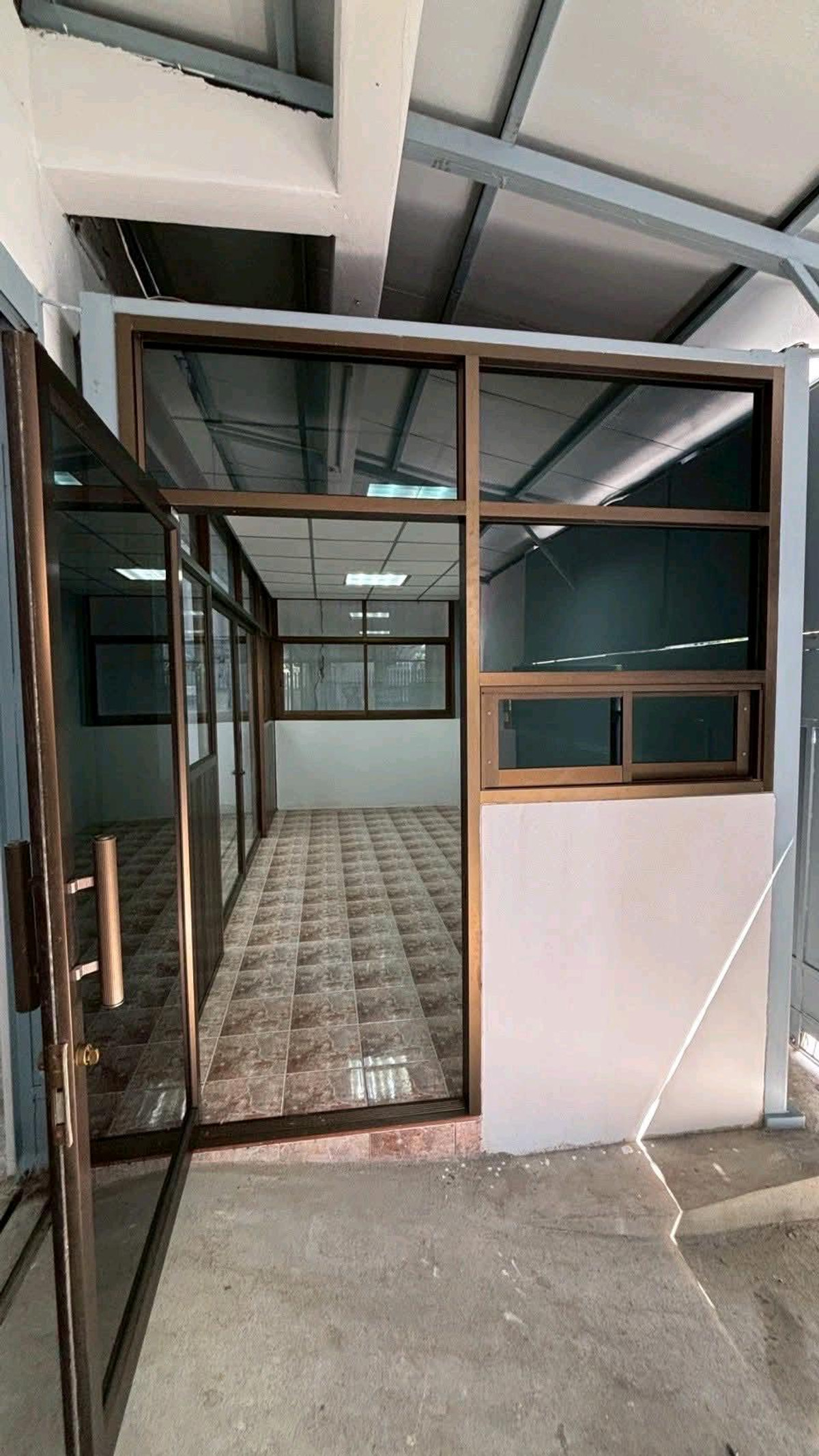 ให้เช่าโกดังวงเวียนใหญ่ เจริญนคร : 🏬 ให้เช่าโกดังพร้อมออฟฟิศ – ใกล้ ICONSIAM เพียง 2 กม.