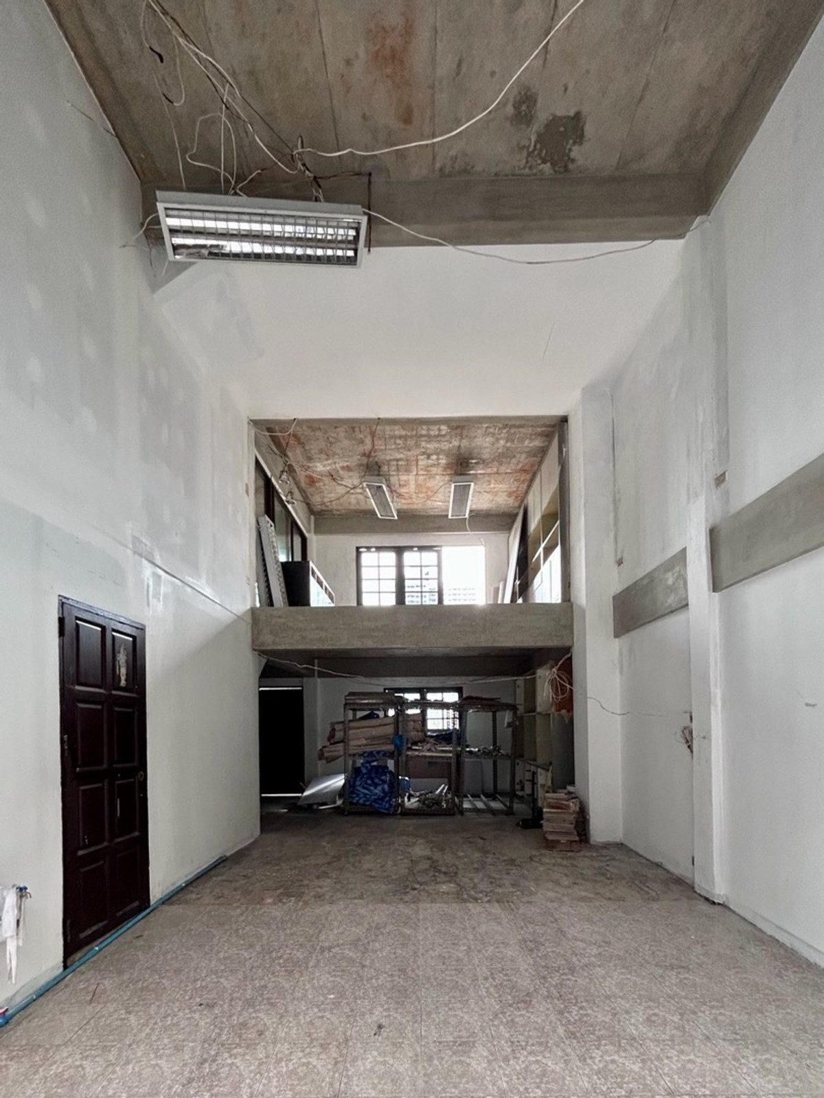 สำนักงานสุขุมวิท อโศก ทองหล่อ : 📢👇อาคารพาณิชย์ 3.5 ชั้น ทำเลใจกลางเมือง เหมาะสำหรับอยู่อาศัย ทำเป็นโฮมออฟฟิศ ปล่อยเช่า หรือปรับปรุงต่อได้ *ขายและเช่าตามสภาพ*กรณีเช่า: ไม่รับธุรกิจครัวร้อน ร้านกัญชา และร้านแอลกอฮอล์