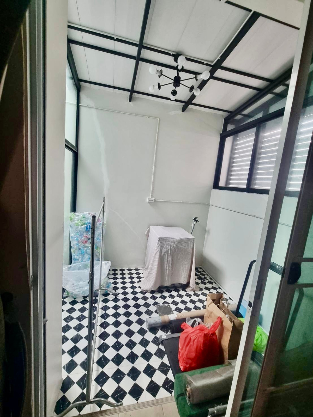 ขายทาวน์โฮมลาดพร้าว101 แฮปปี้แลนด์ : ขายด่วน ทาวน์โฮม 3 ชั้น หลังมุม Baan Klang Muang ลาดพร้าว 101 | ต่อเติมเต็มหลัง พร้อมอยู่ | ทำเลทองเชื่อมหลายเส้นทาง