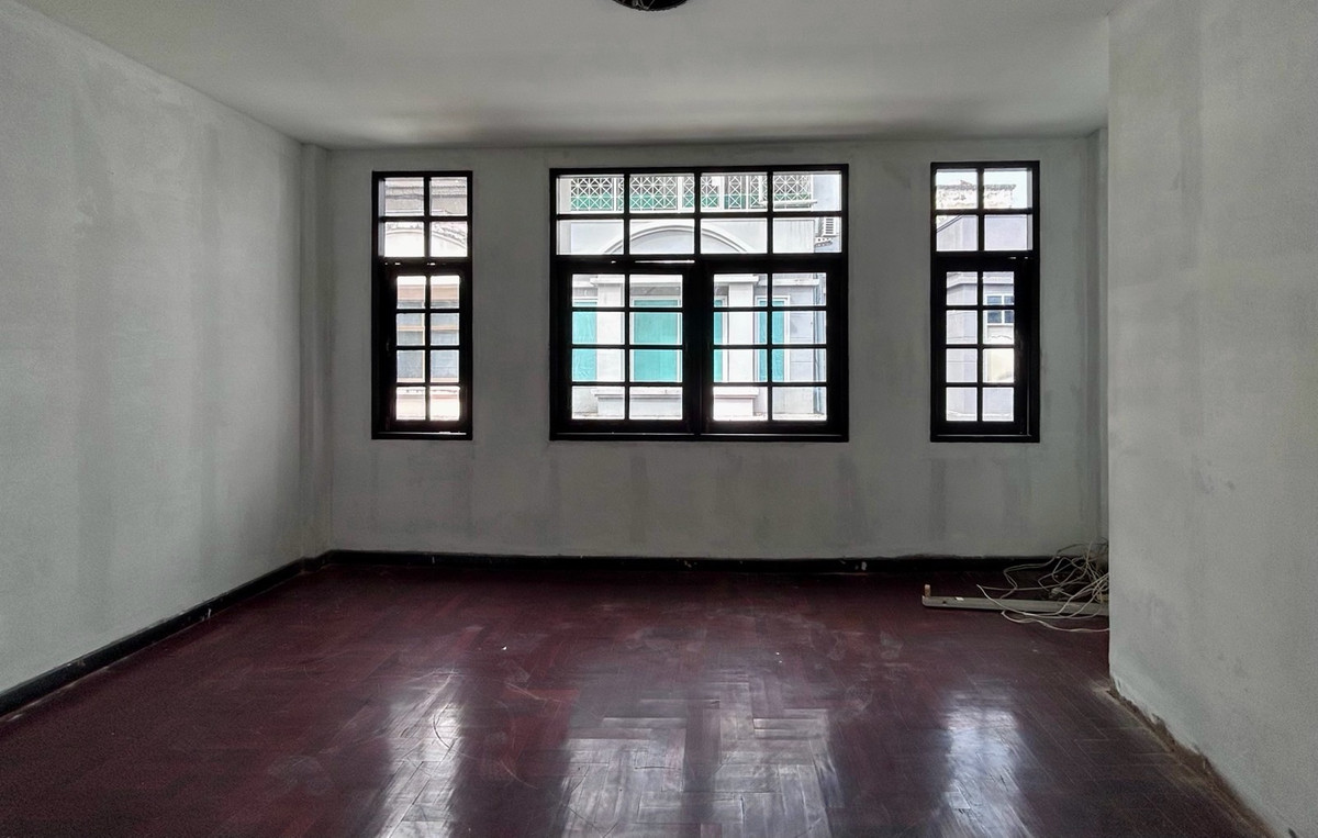 สำนักงานสุขุมวิท อโศก ทองหล่อ : 📢👇อาคารพาณิชย์ 3.5 ชั้น ทำเลใจกลางเมือง เหมาะสำหรับอยู่อาศัย ทำเป็นโฮมออฟฟิศ ปล่อยเช่า หรือปรับปรุงต่อได้ *ขายและเช่าตามสภาพ*กรณีเช่า: ไม่รับธุรกิจครัวร้อน ร้านกัญชา และร้านแอลกอฮอล์