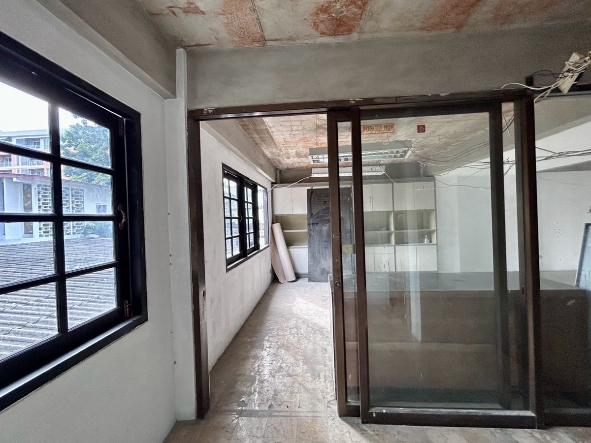 สำนักงานสุขุมวิท อโศก ทองหล่อ : 📢👇อาคารพาณิชย์ 3.5 ชั้น ทำเลใจกลางเมือง เหมาะสำหรับอยู่อาศัย ทำเป็นโฮมออฟฟิศ ปล่อยเช่า หรือปรับปรุงต่อได้ *ขายและเช่าตามสภาพ*กรณีเช่า: ไม่รับธุรกิจครัวร้อน ร้านกัญชา และร้านแอลกอฮอล์