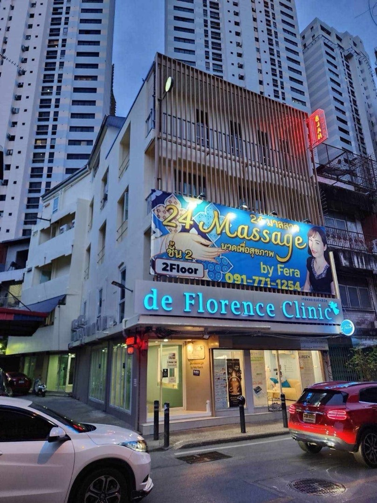 For RentShop HouseSukhumvit, Asoke, Thonglor : Space for Rent - Sukhumvit 22-24, rent per floor, 200 sq m per floor, newly renovated with elevator.