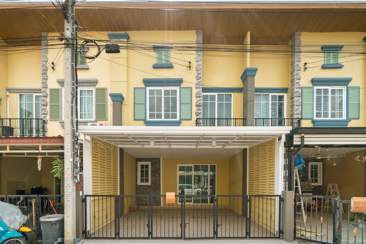 For SaleTownhomePattanakan, Srinakarin : P-2870 for sale!! Newly renovated house, Golden Town 2 On Nut-Phatthanakan, convenient travel.