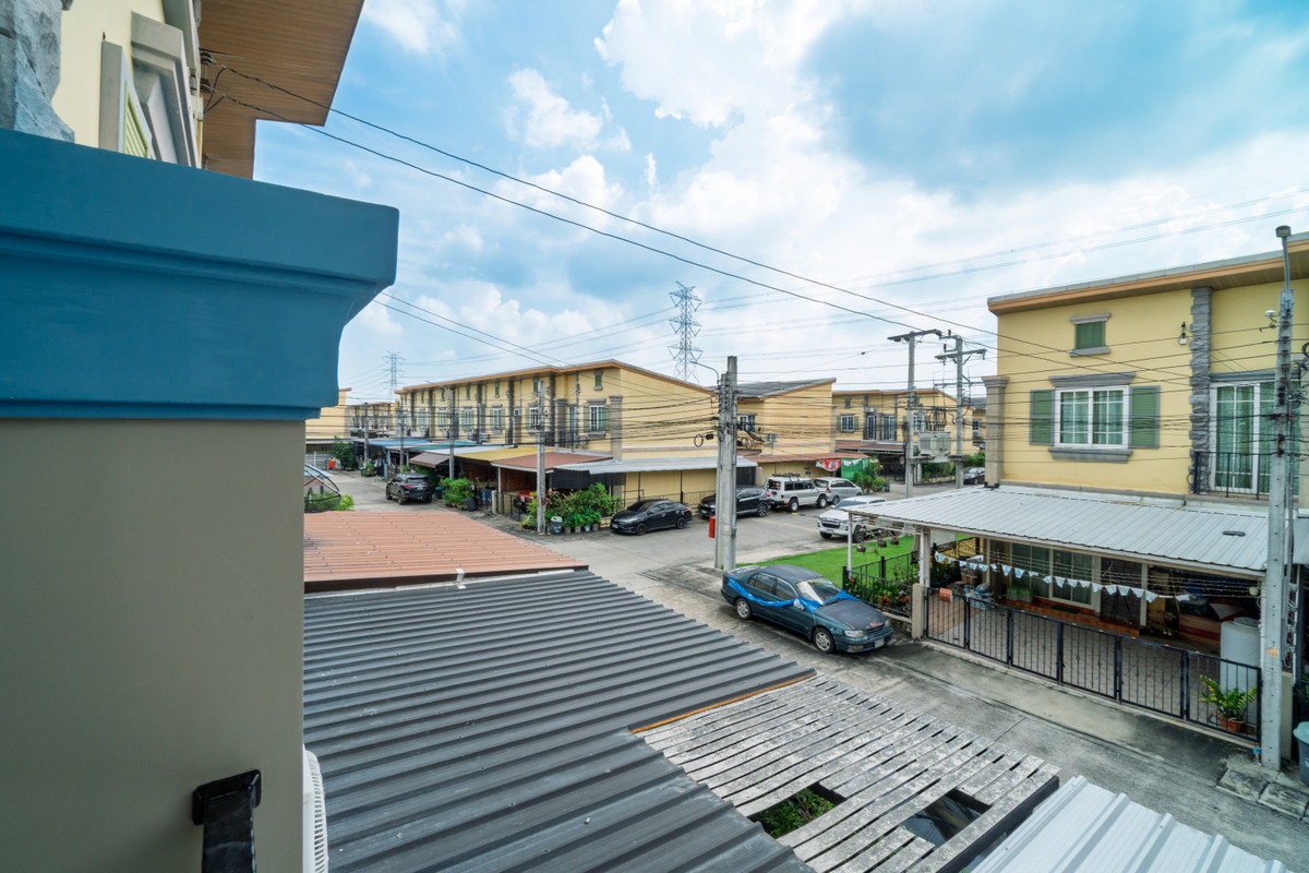 For SaleTownhomePattanakan, Srinakarin : P-2871 for sale!! Newly renovated house, ready to move in, near the expressway, Golden Town 2 On Nut-Phatthanakan.