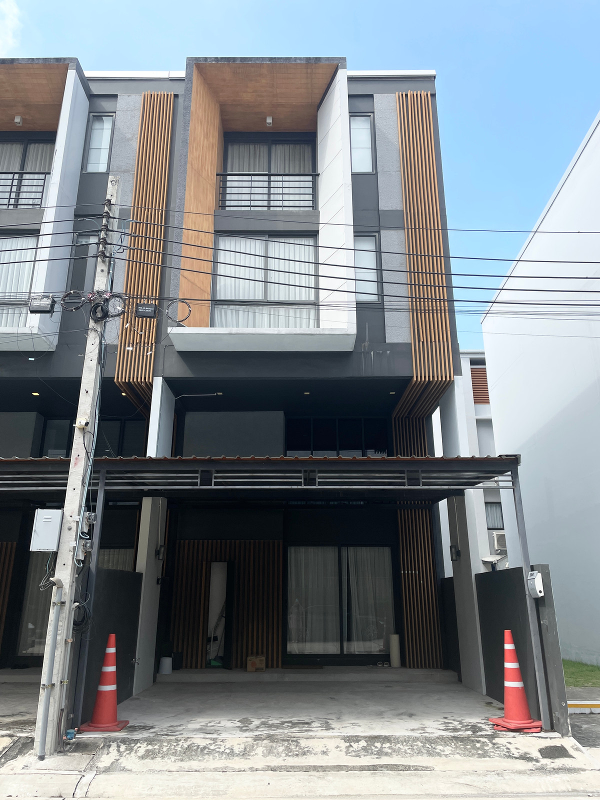 ให้เช่าทาวน์โฮมพัฒนาการ ศรีนครินทร์ : ให้เช่าบ้านใหม่ Shizen พัฒนาการ 32 แปลงมุม วิวสวน 3 ห้องนอน ตกแต่งพร้อมอยู่